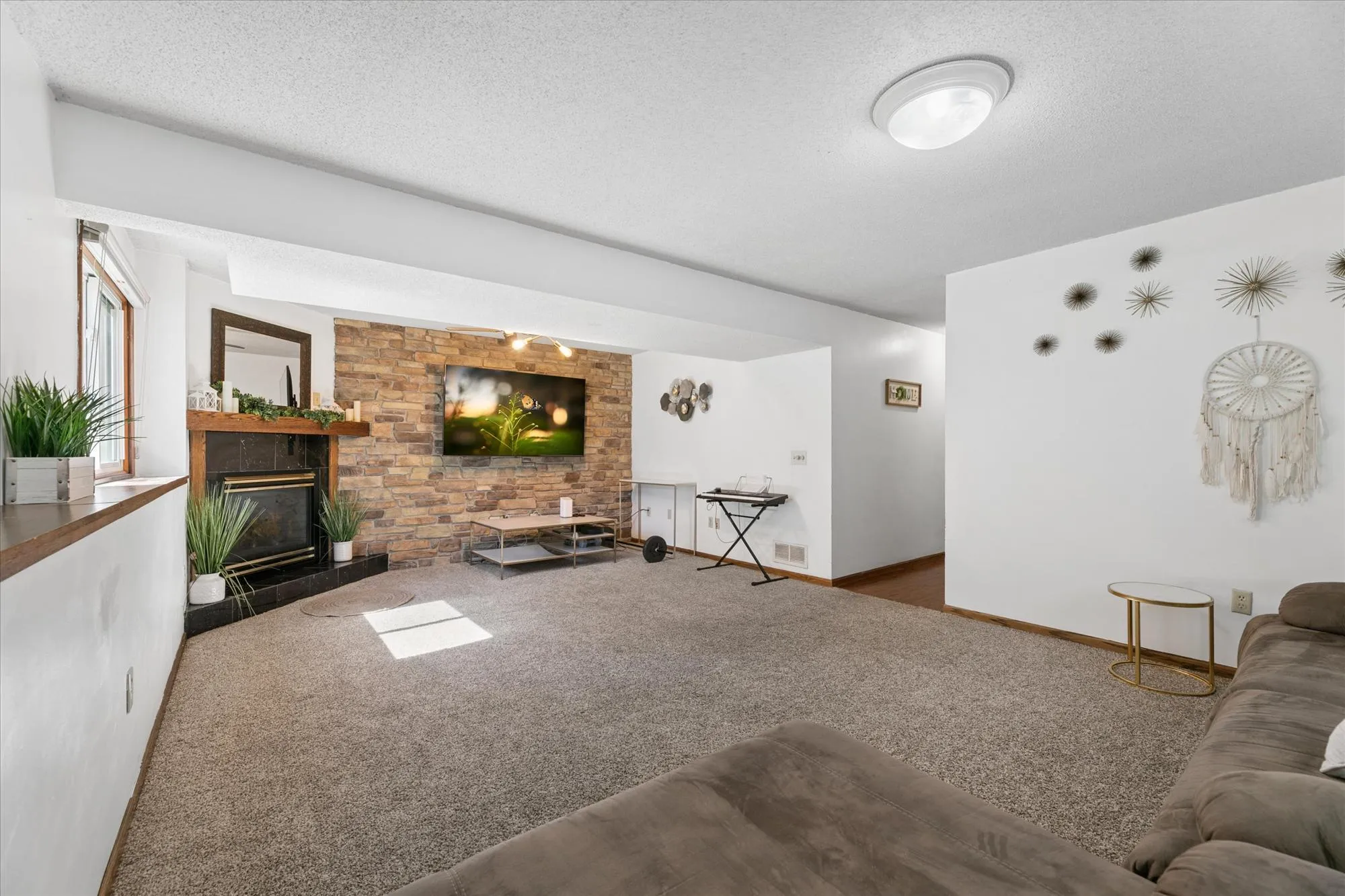 Photo 12 of 6242 Whispering Oaks Drive