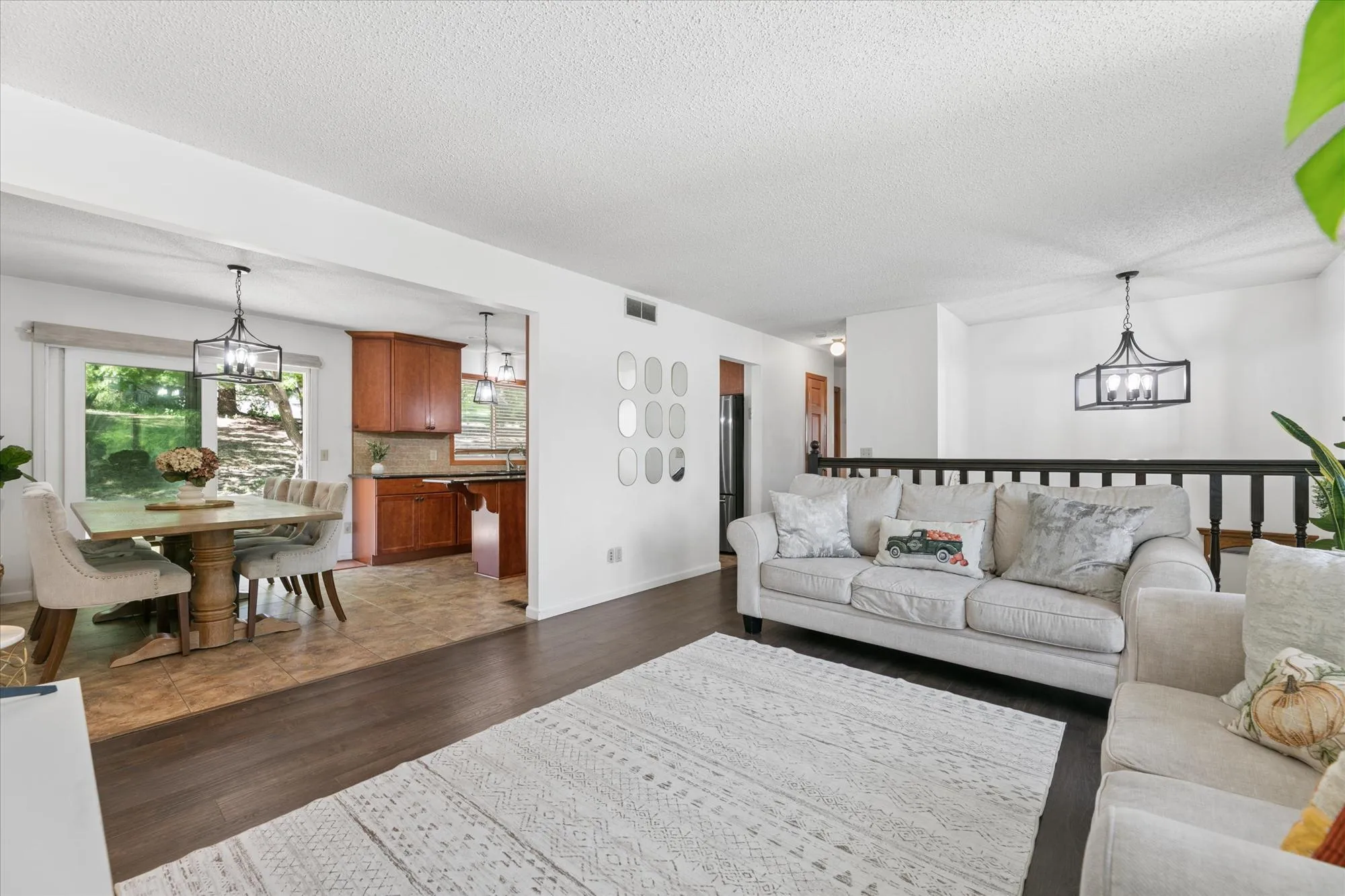 Photo 5 of 6242 Whispering Oaks Drive