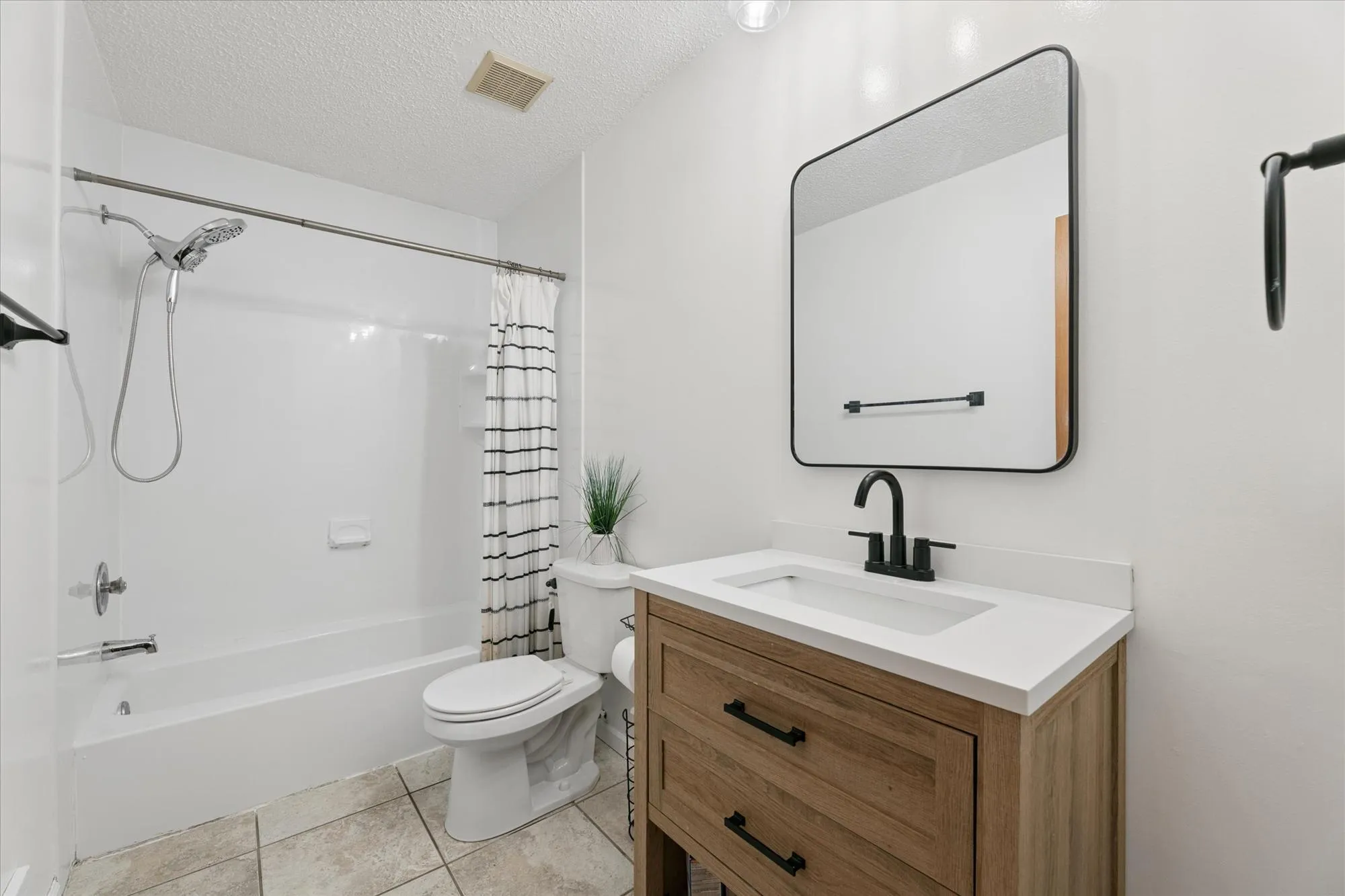Photo 11 of 6242 Whispering Oaks Drive