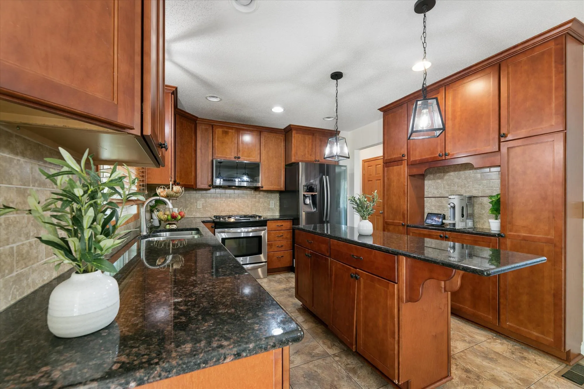 Photo 7 of 6242 Whispering Oaks Drive