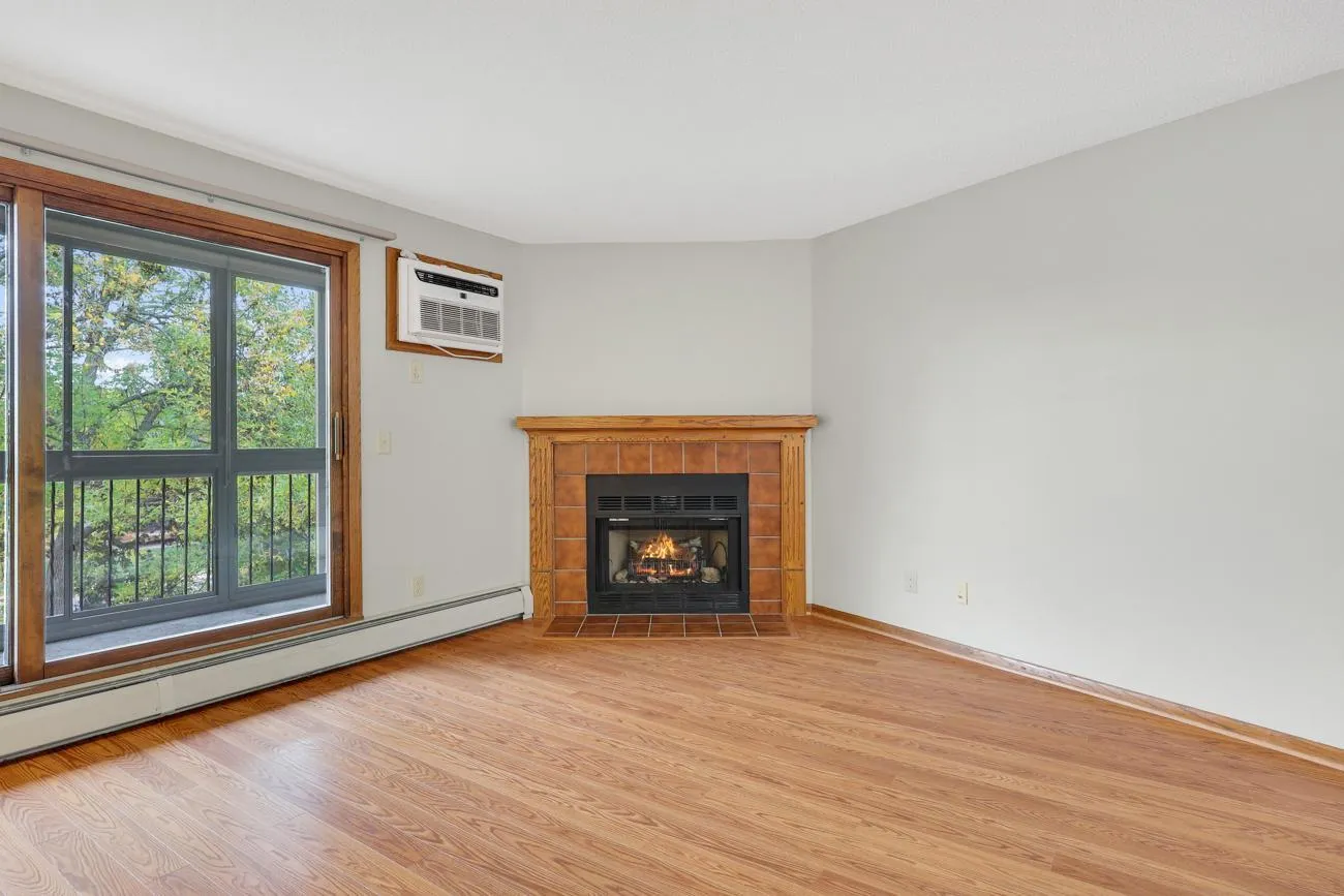 Photo 4 of 999 41st Ne Avenue Unit 307