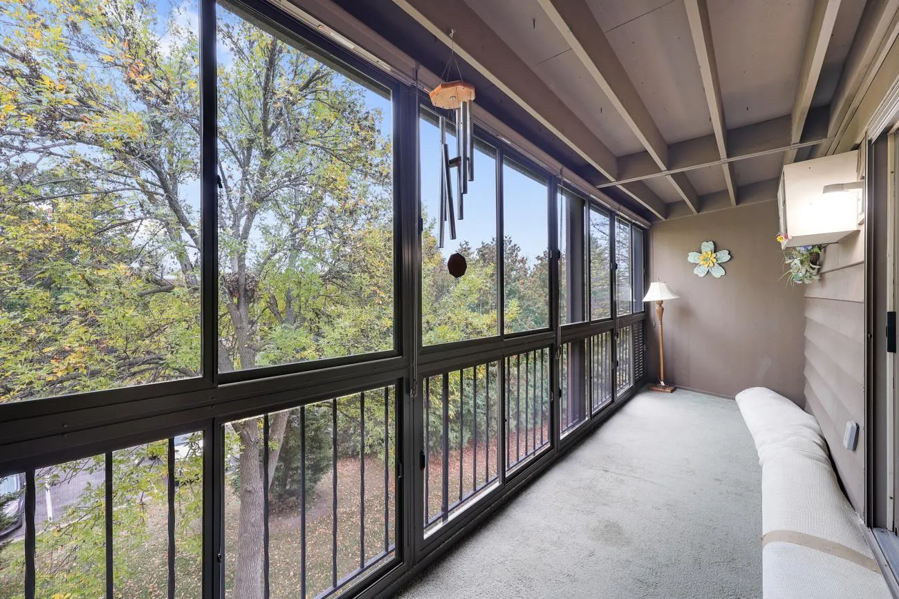 Photo 11 of 999 41st Ne Avenue Unit 307
