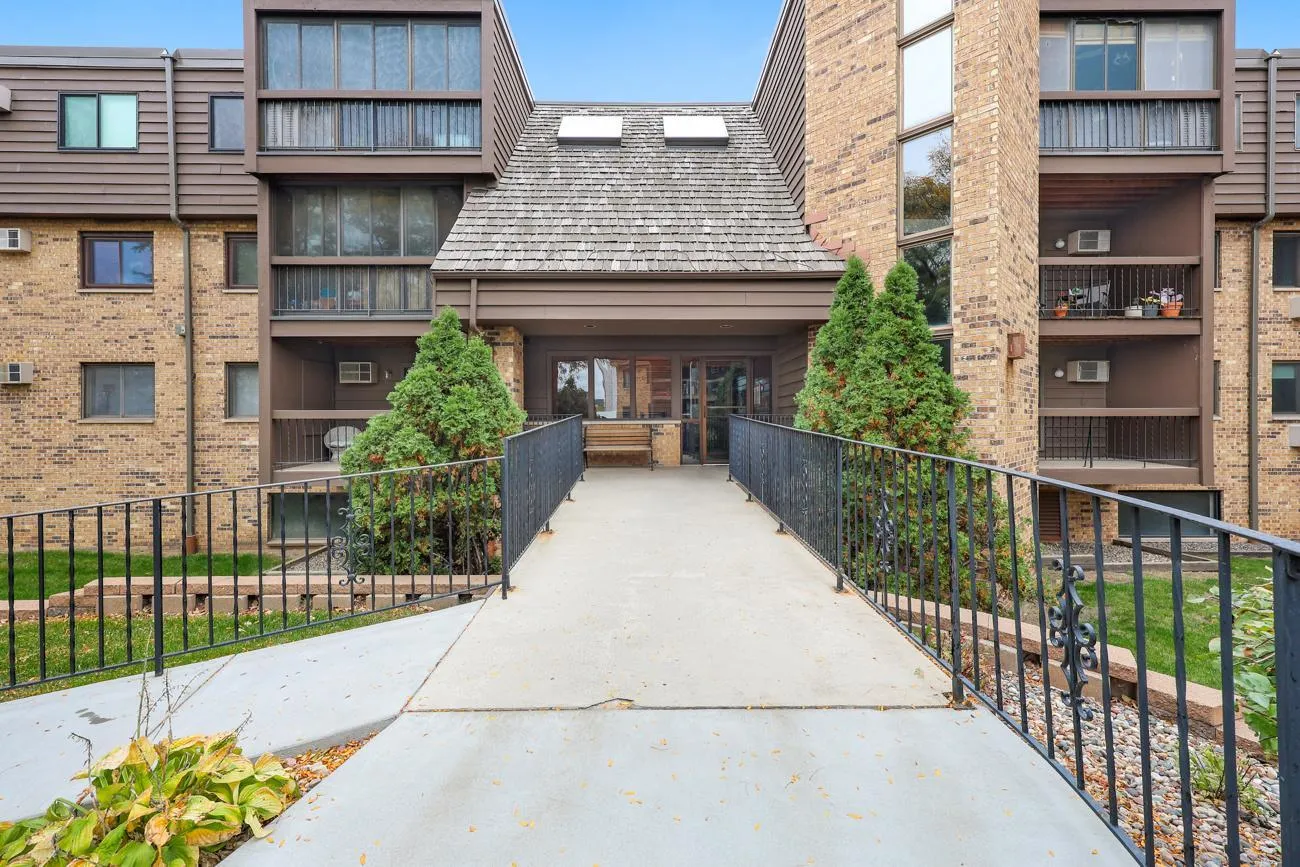 Photo 25 of 999 41st Ne Avenue Unit 307