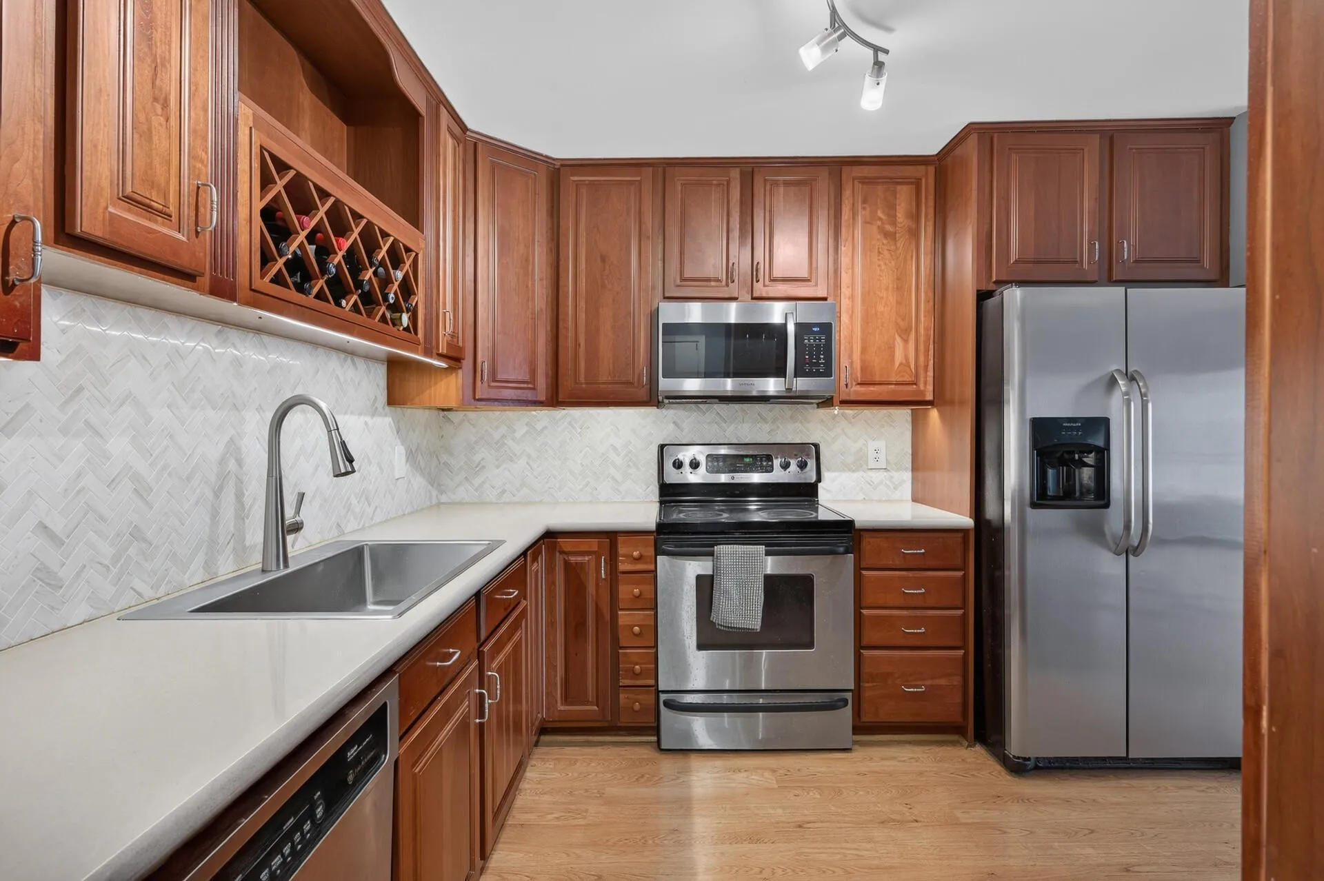 Photo 4 of 121 Washington S Avenue Unit 505