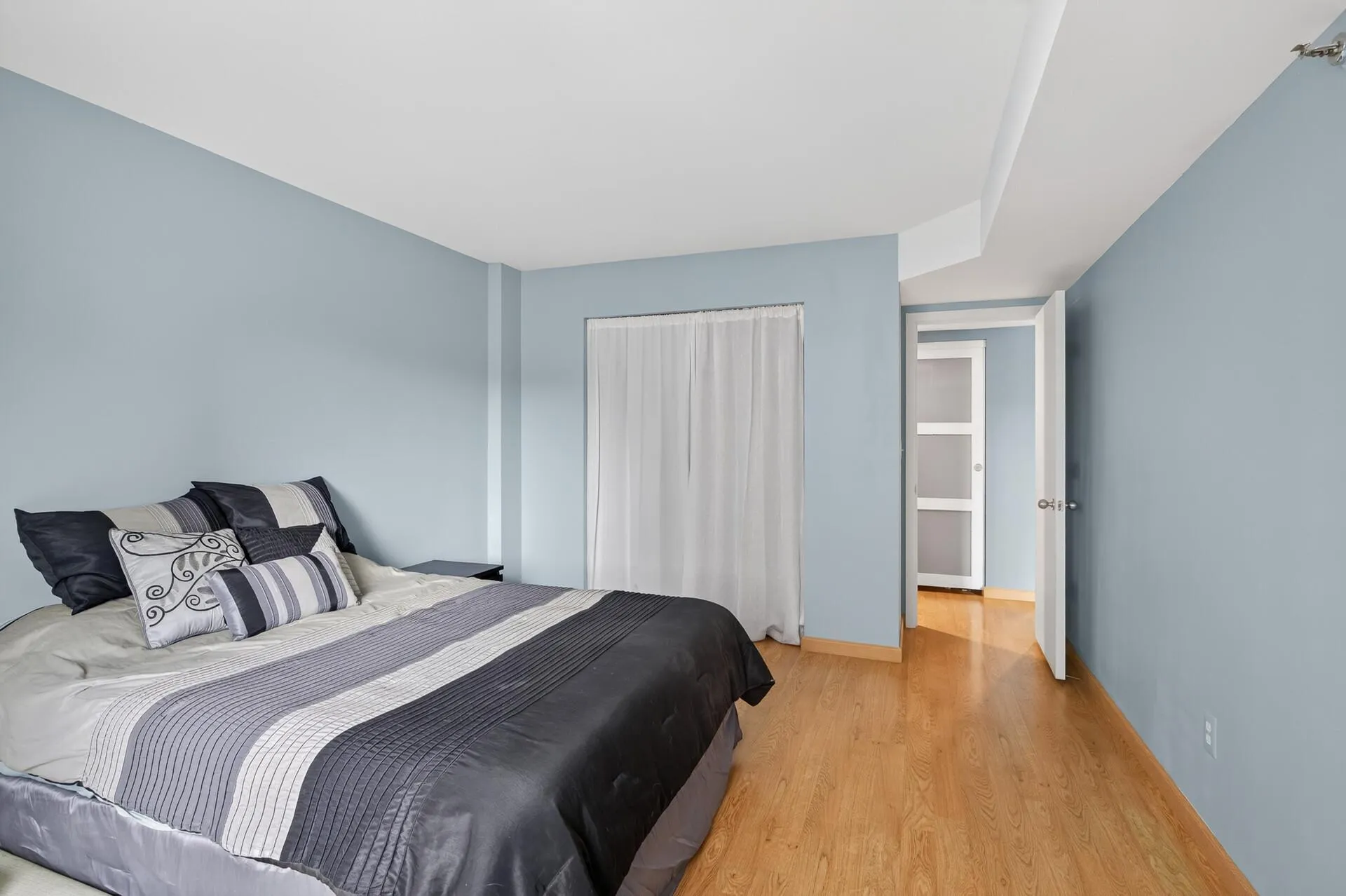 Photo 18 of 121 Washington S Avenue Unit 505