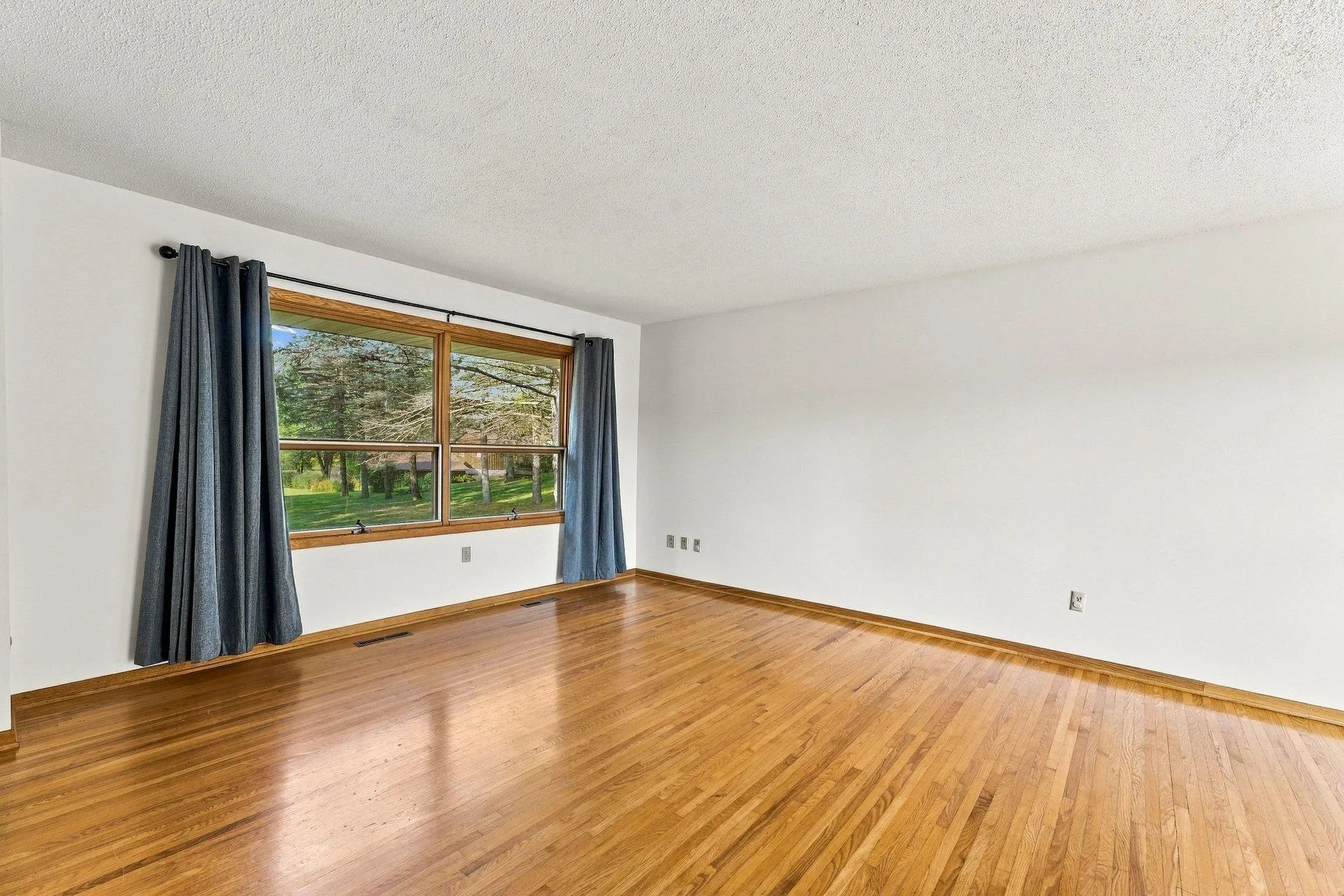 Photo 43 of 13925 44th S Street