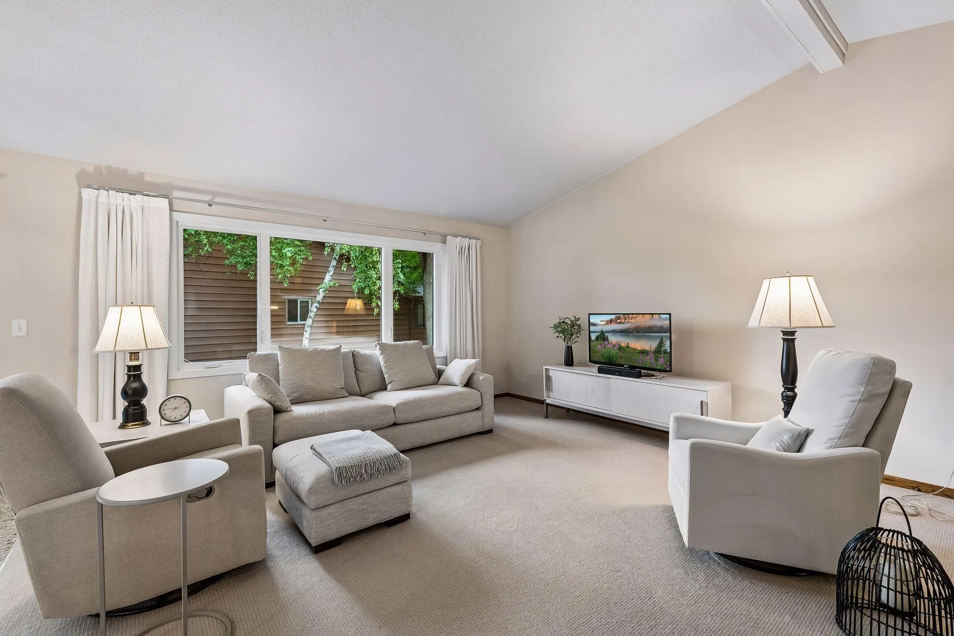 Photo 4 of 6941 Edenvale Boulevard