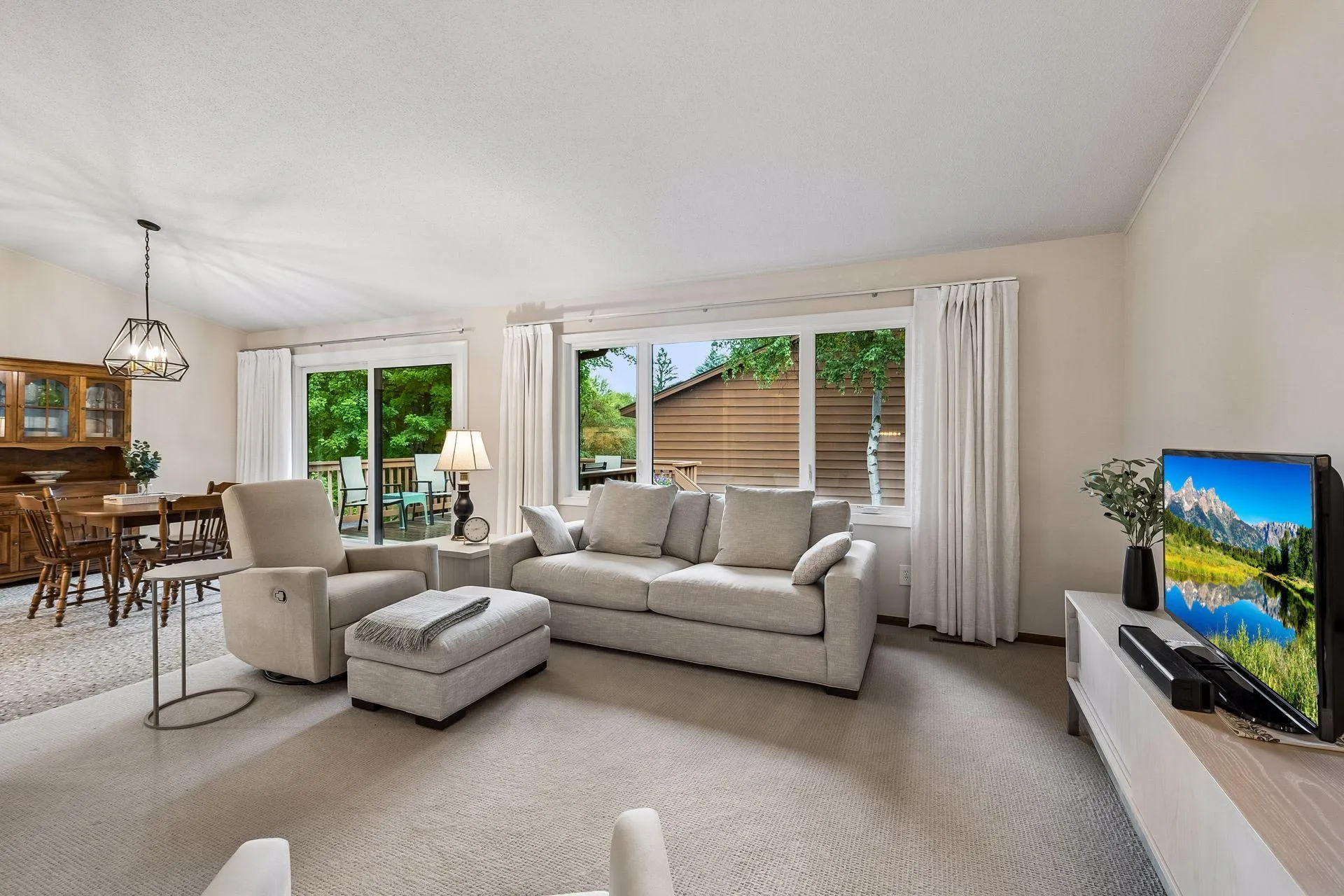 Photo 3 of 6941 Edenvale Boulevard