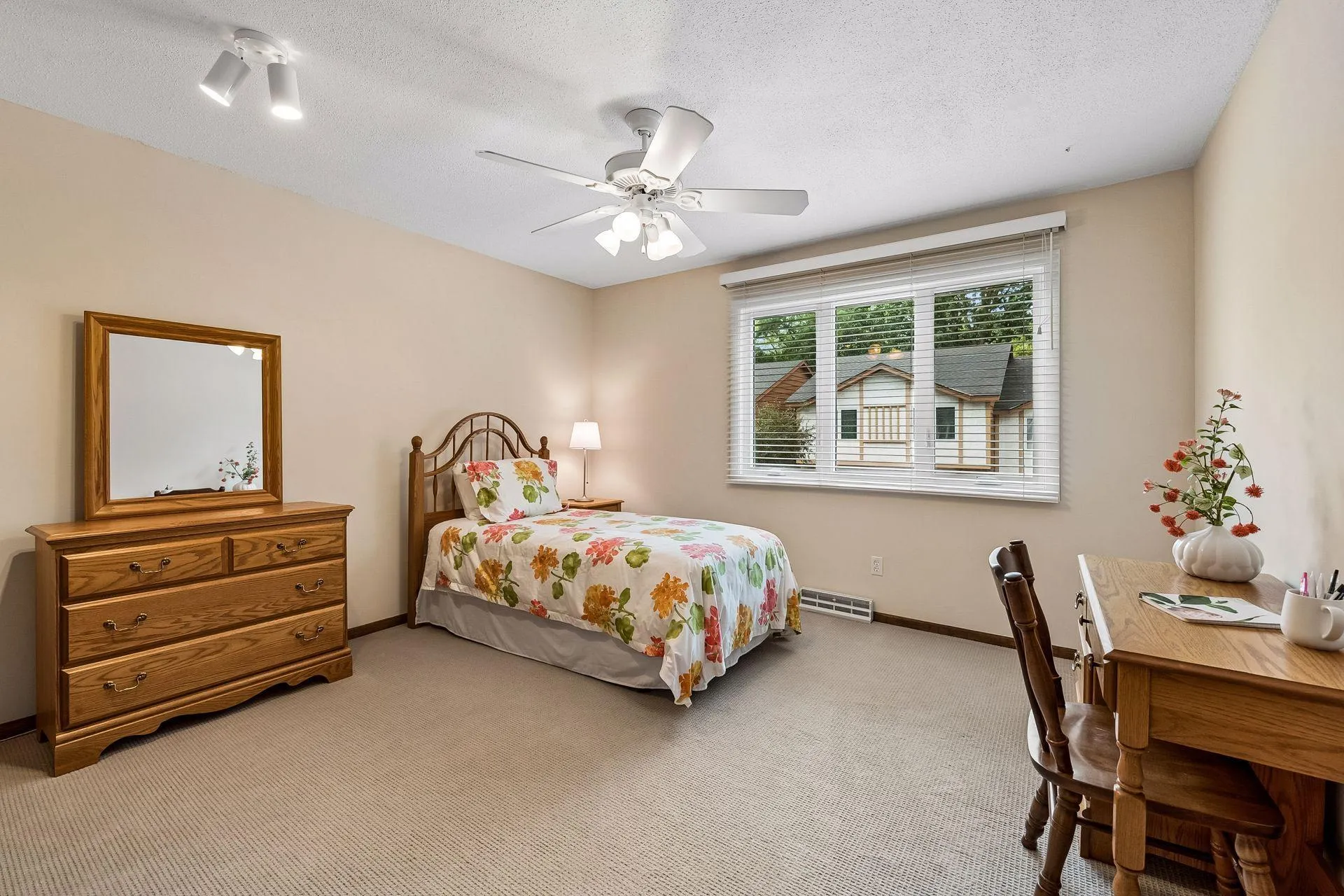 Photo 16 of 6941 Edenvale Boulevard