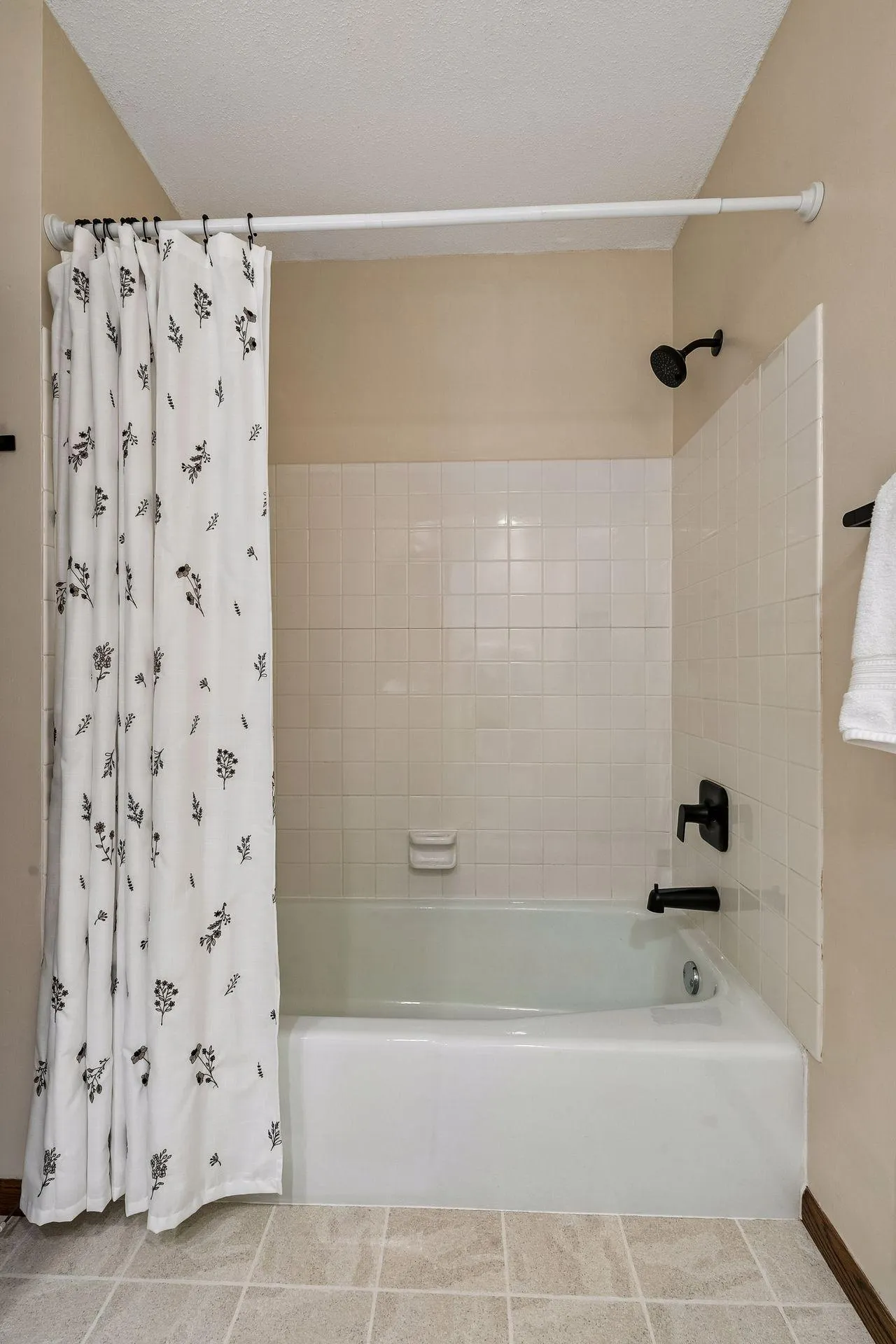 Photo 18 of 6941 Edenvale Boulevard