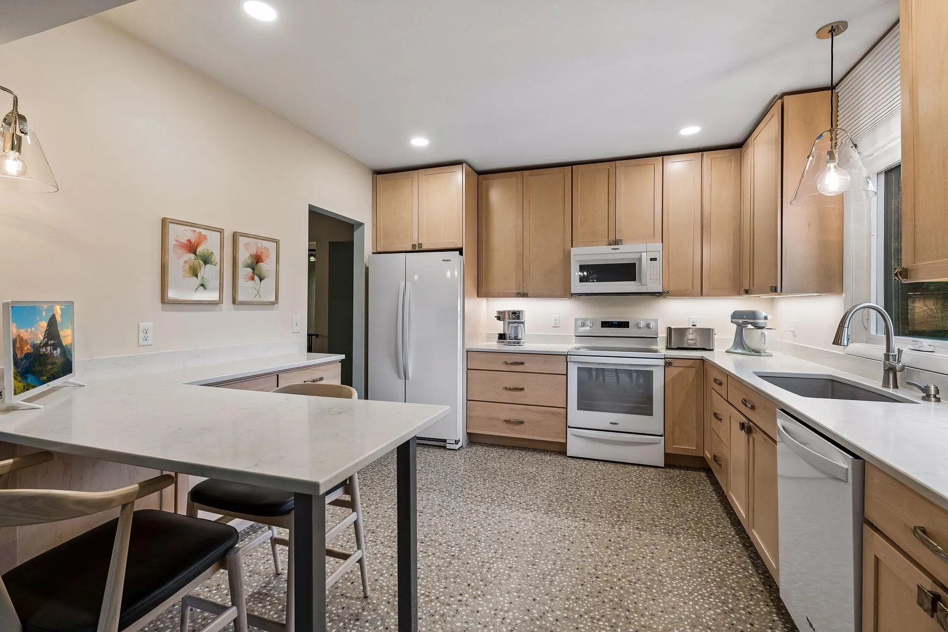 Photo 10 of 6941 Edenvale Boulevard