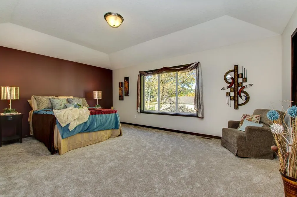 Photo 9 of 4972 Oak Street