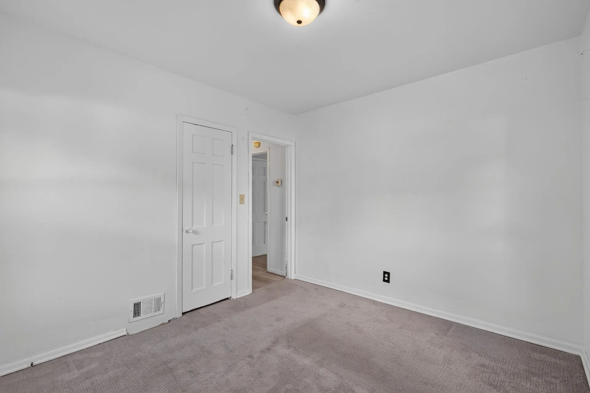 Photo 11 of 4822 Bryant N Avenue