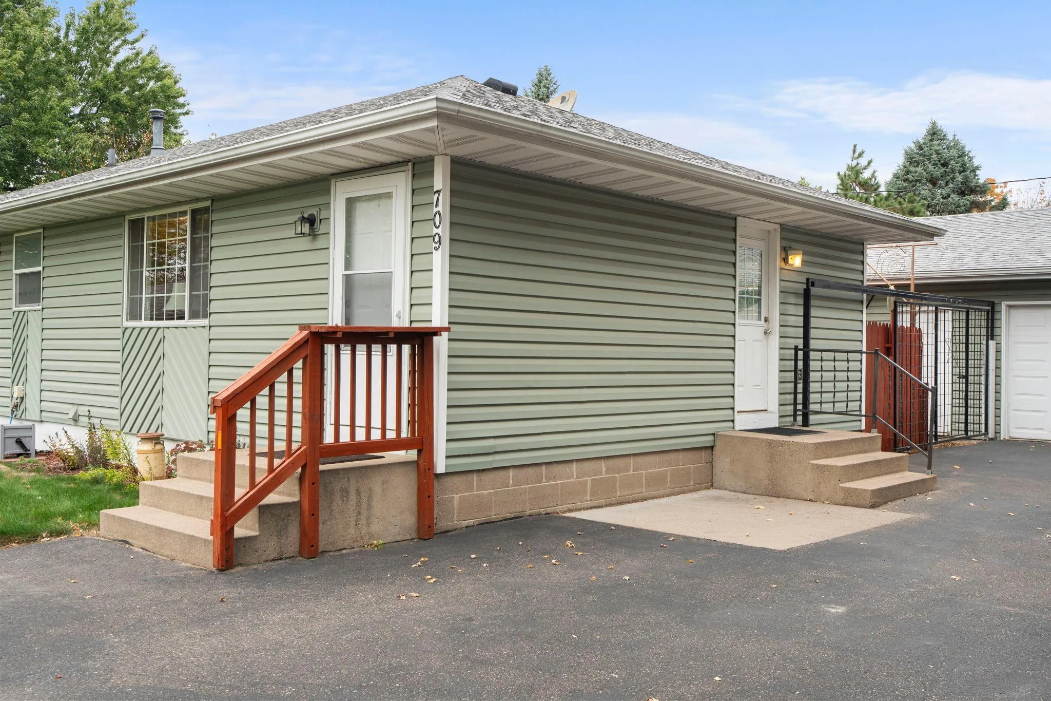 Photo 4 of 709 120th Ne Avenue