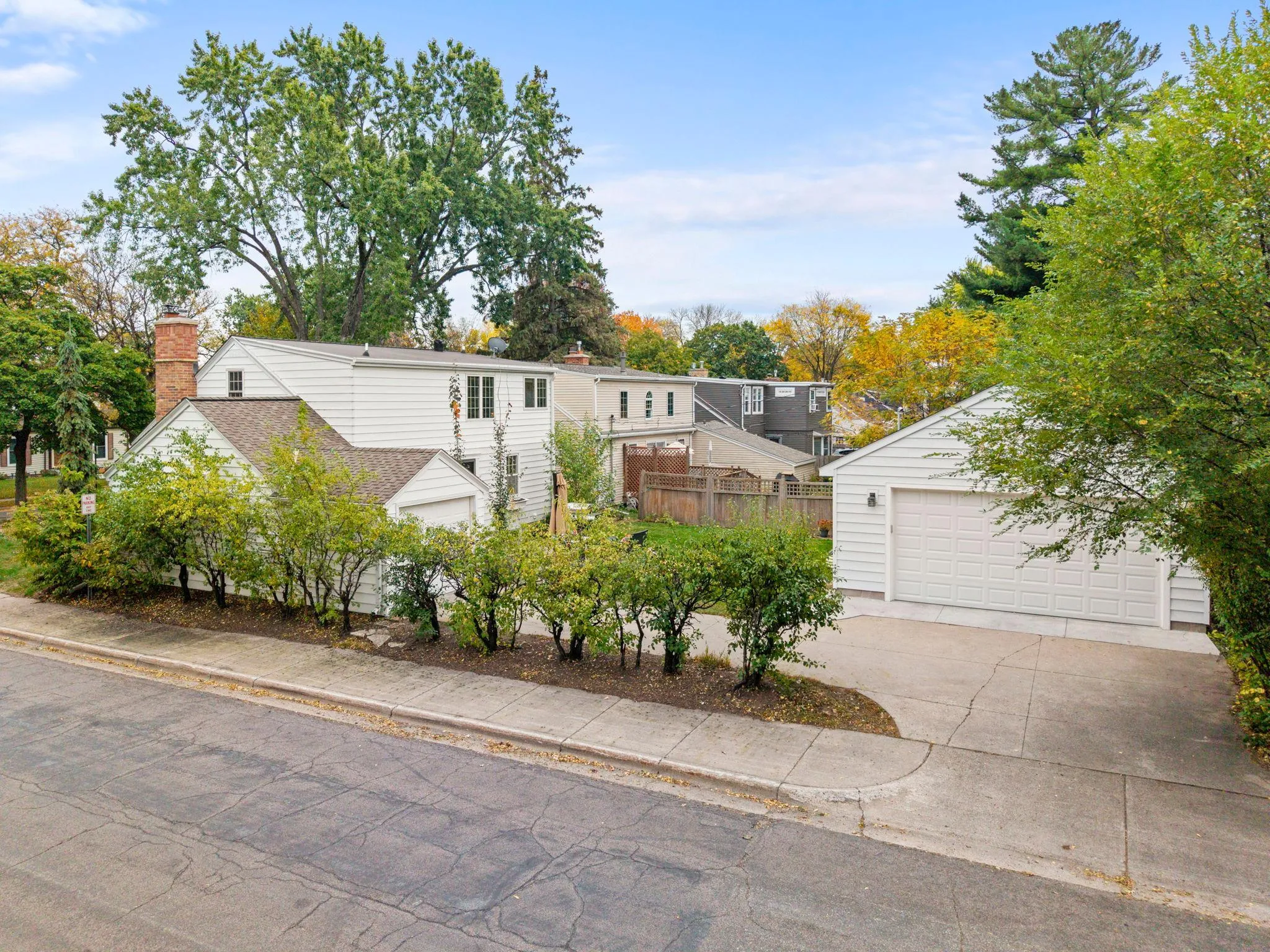 Photo 3 of 4100 Xenwood S Avenue