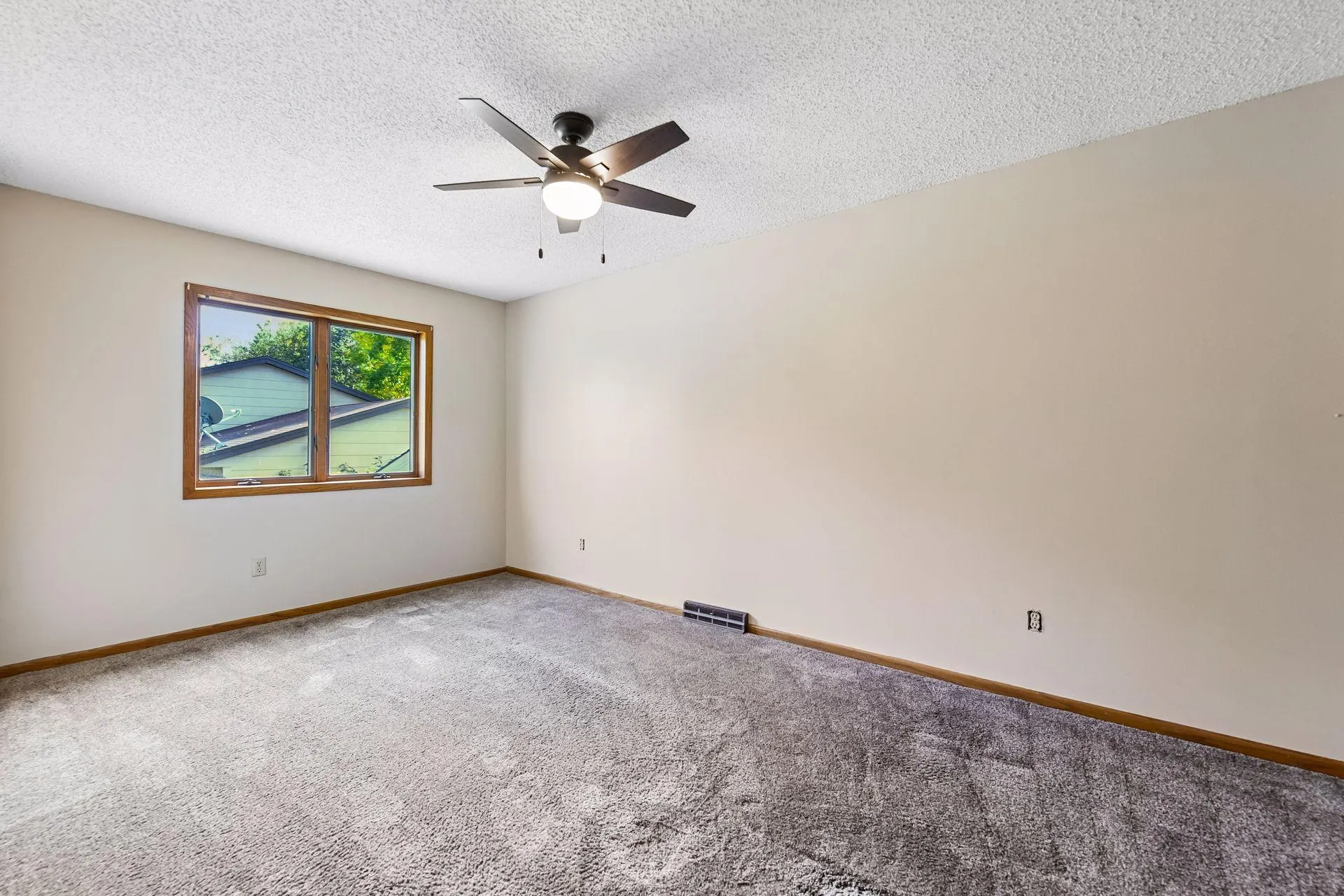 Photo 16 of 2621 Emerald Lane