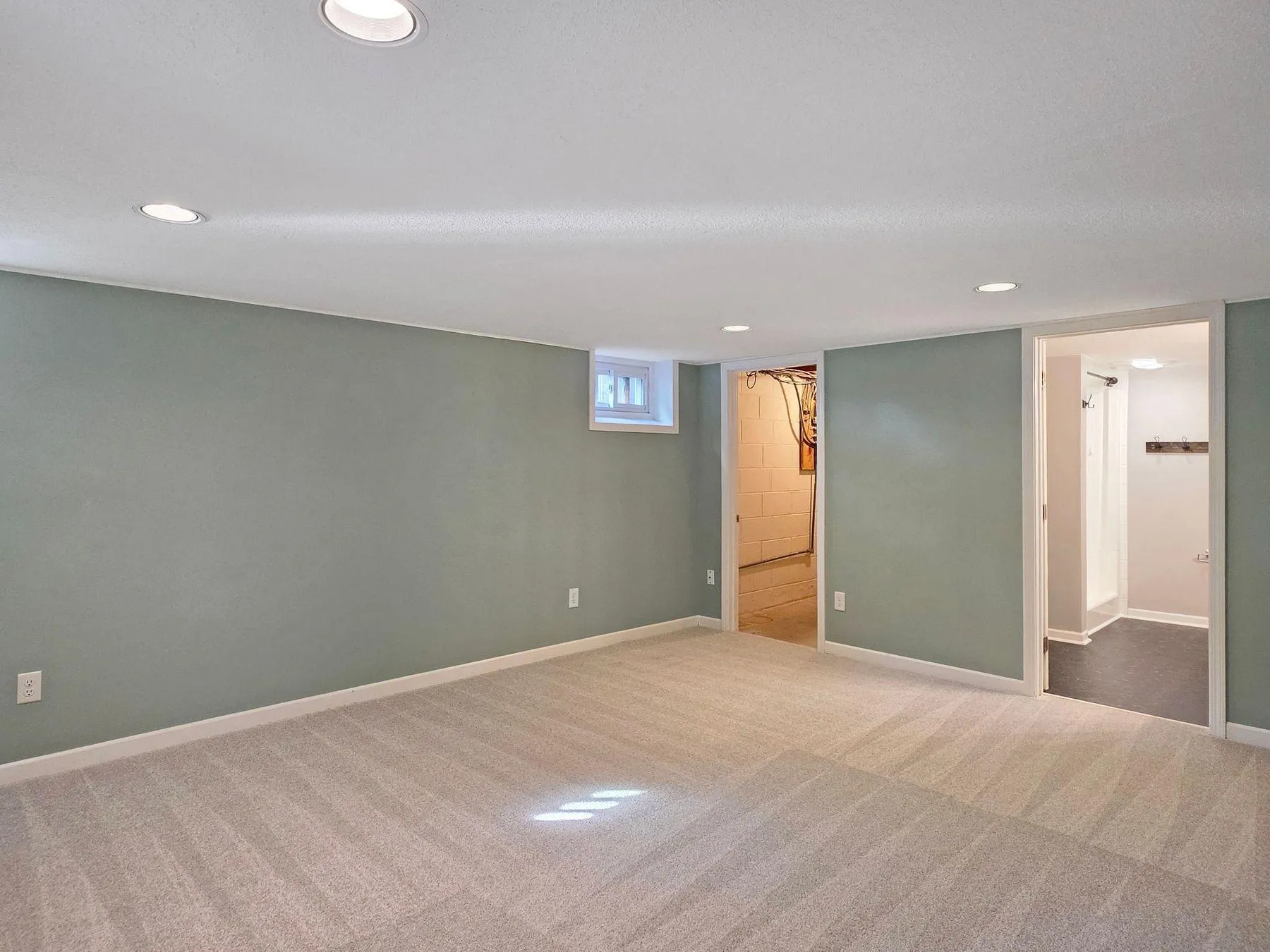 Photo 17 of 9312 Oakland S Avenue