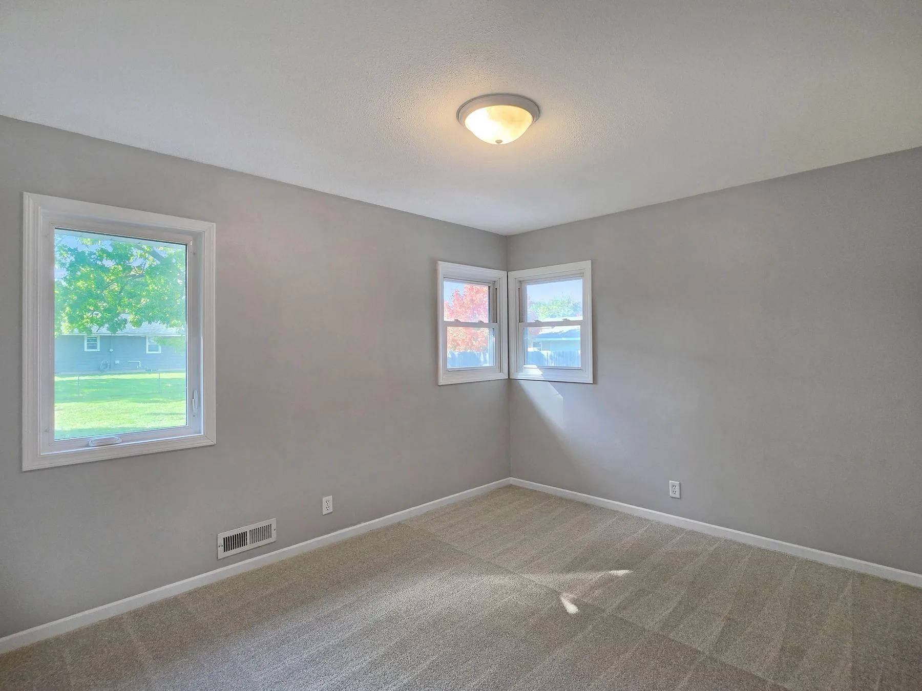 Photo 11 of 9312 Oakland S Avenue