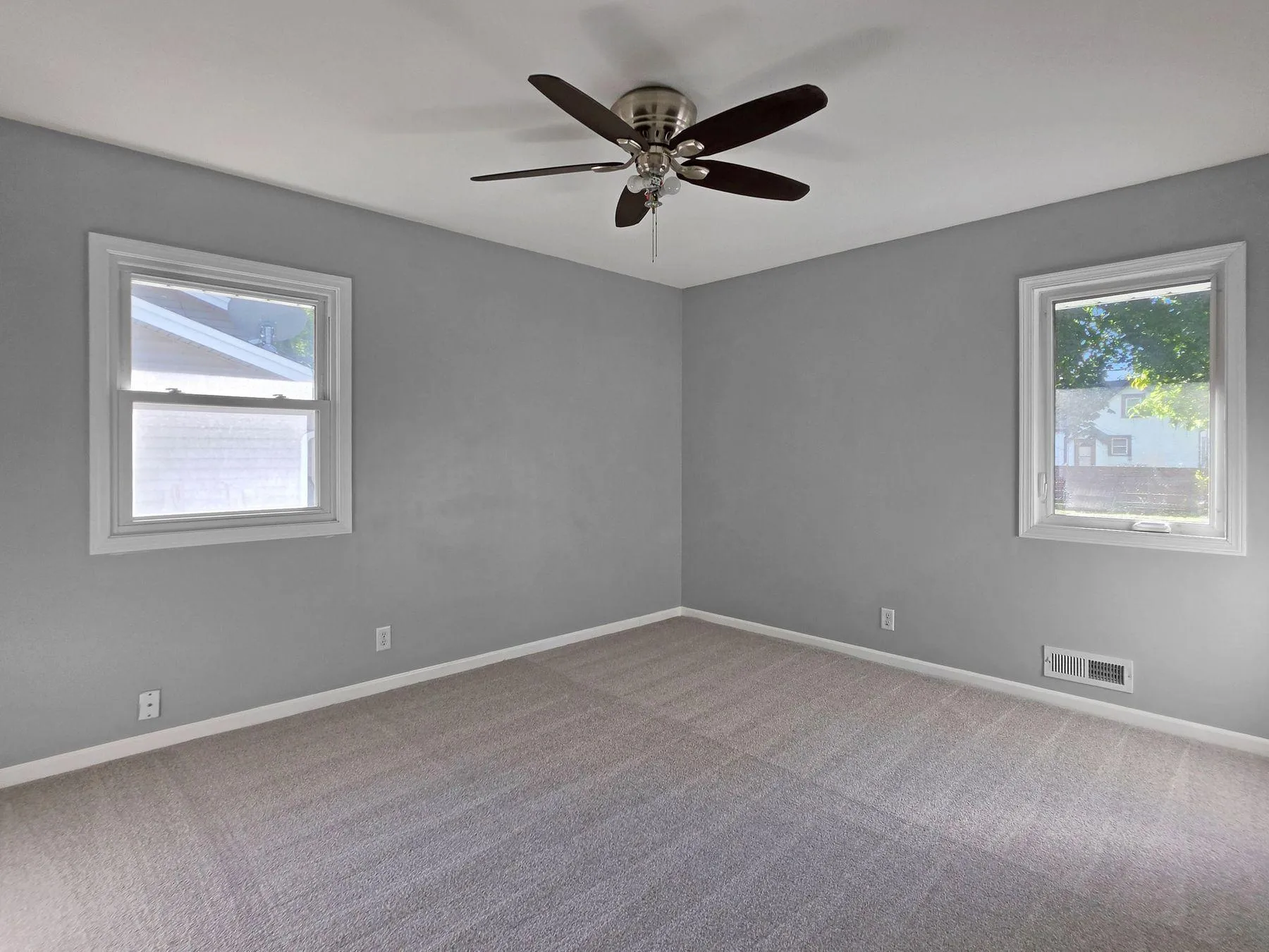 Photo 13 of 9312 Oakland S Avenue