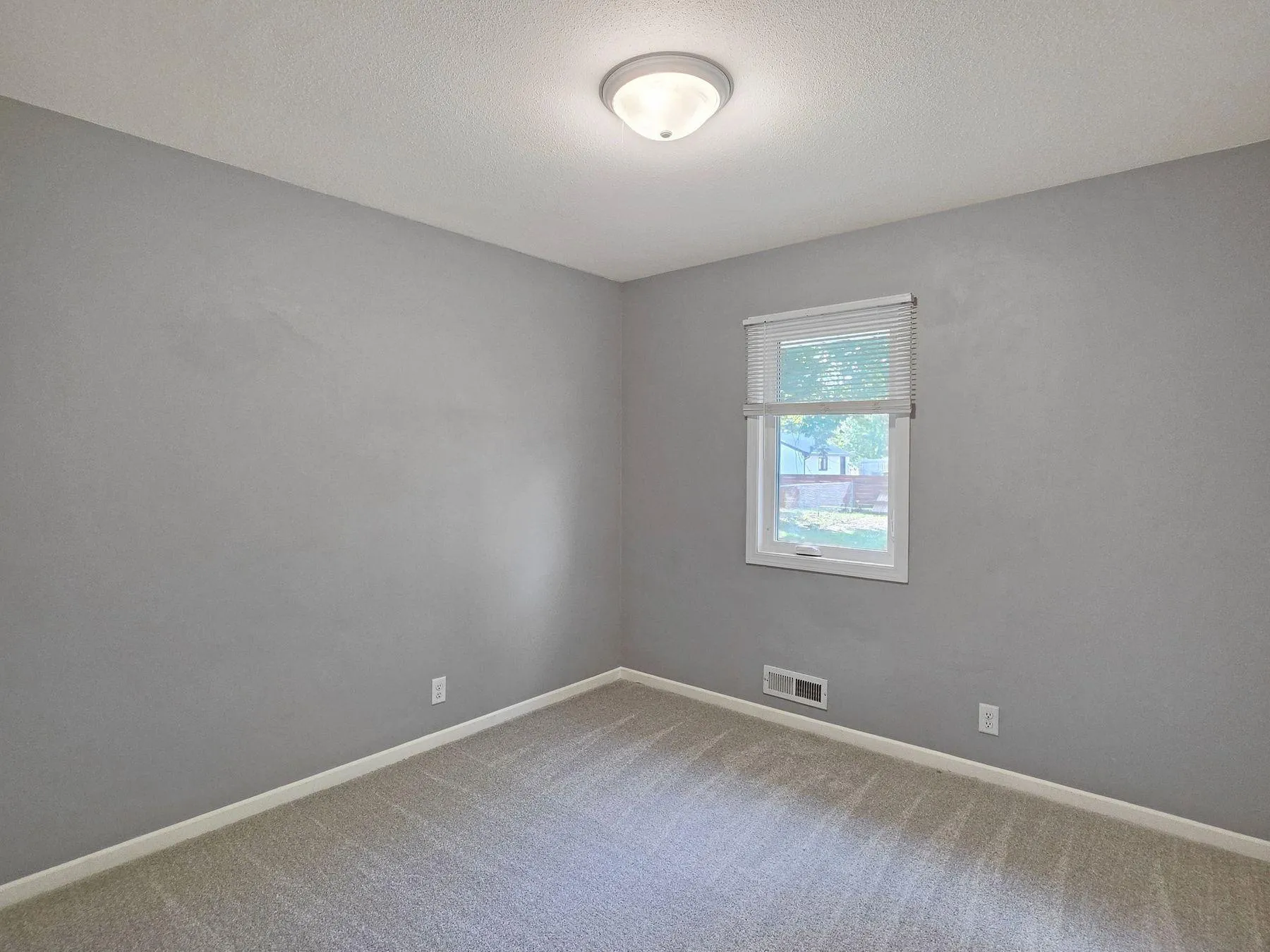 Photo 12 of 9312 Oakland S Avenue