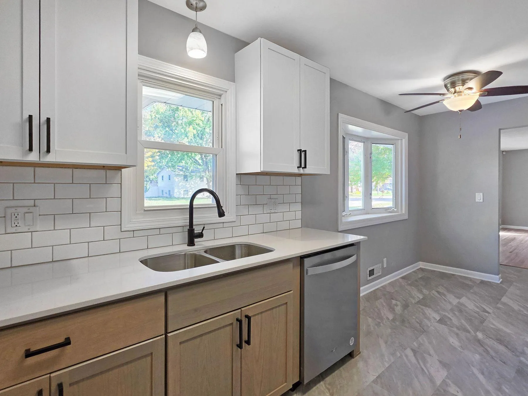 Photo 5 of 9312 Oakland S Avenue