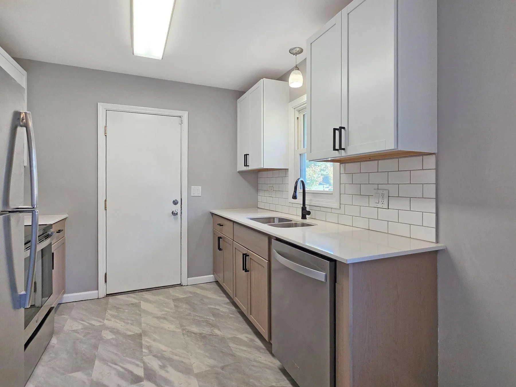 Photo 3 of 9312 Oakland S Avenue