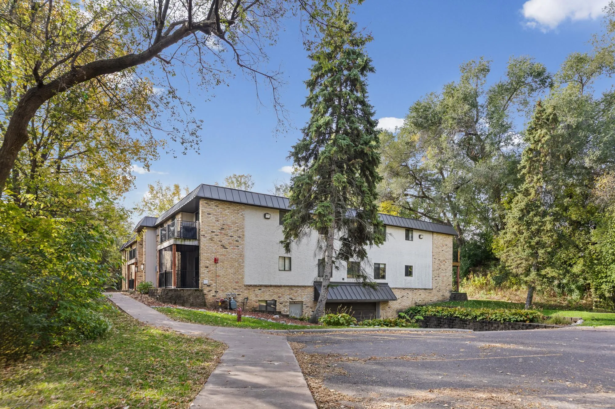 1725 Dellwood Avenue Unit 204