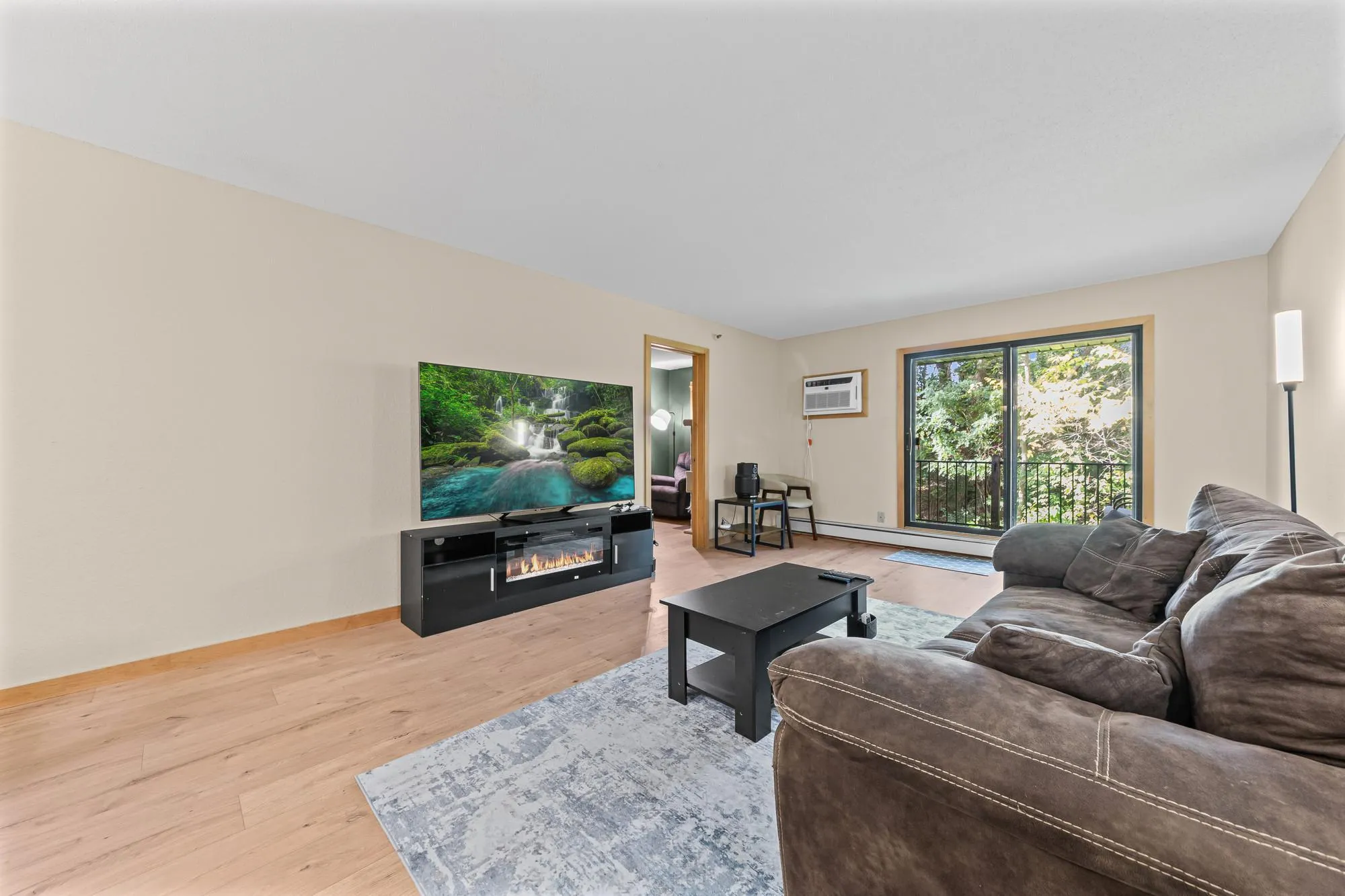 Photo 11 of 1725 Dellwood Avenue Unit 204