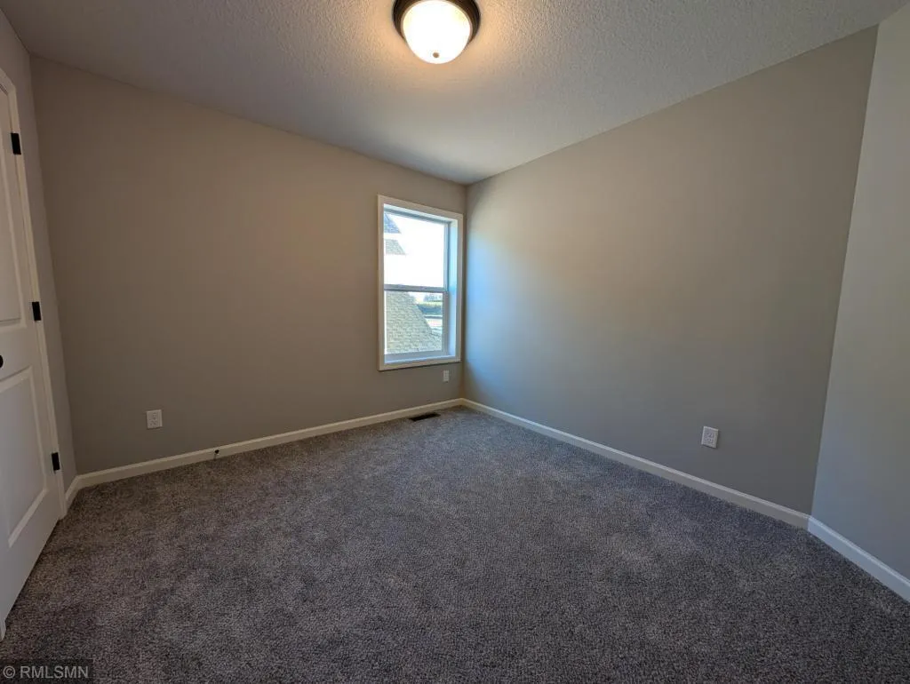 Photo 10 of 10575 Goodview S Avenue