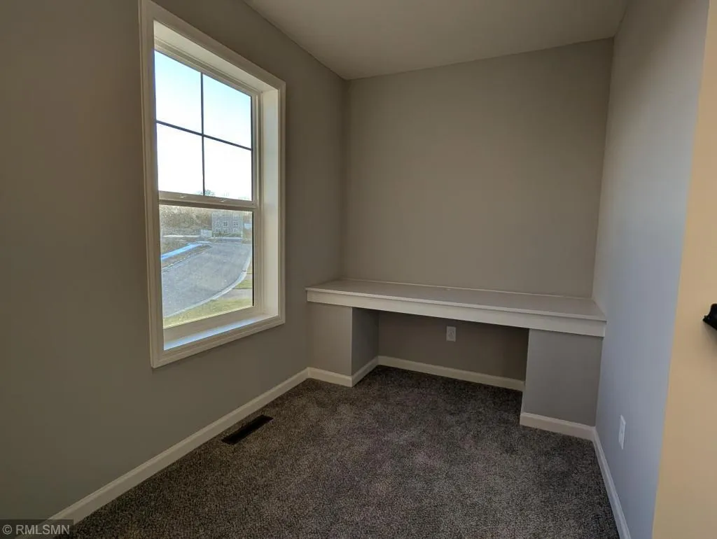 Photo 8 of 10575 Goodview S Avenue