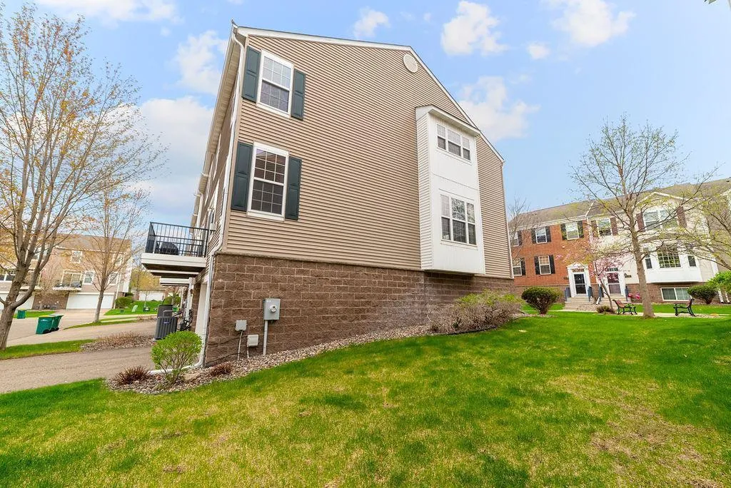Photo 3 of 15726 Frisian Lane