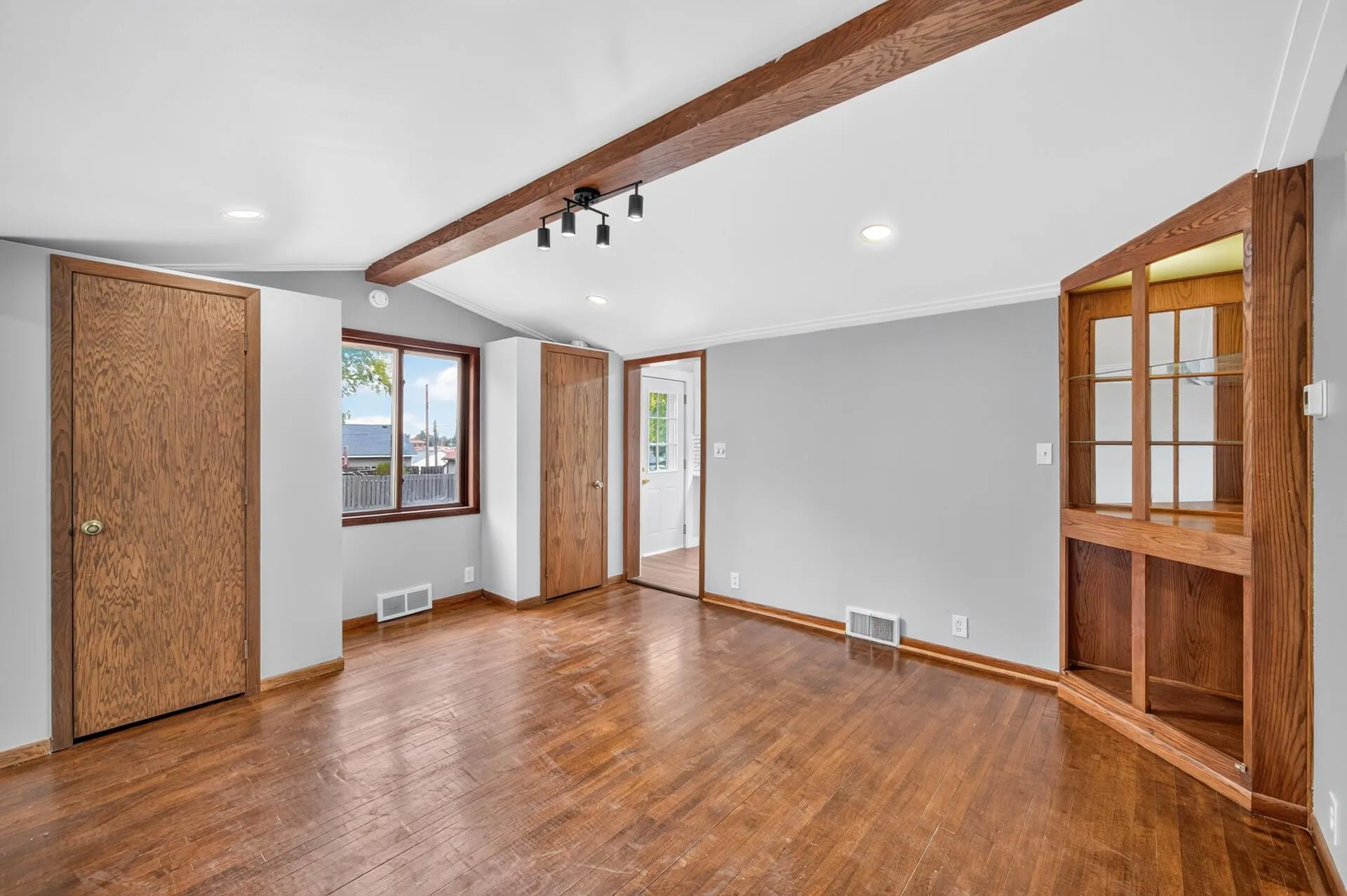 Photo 8 of 2631 5th E Avenue