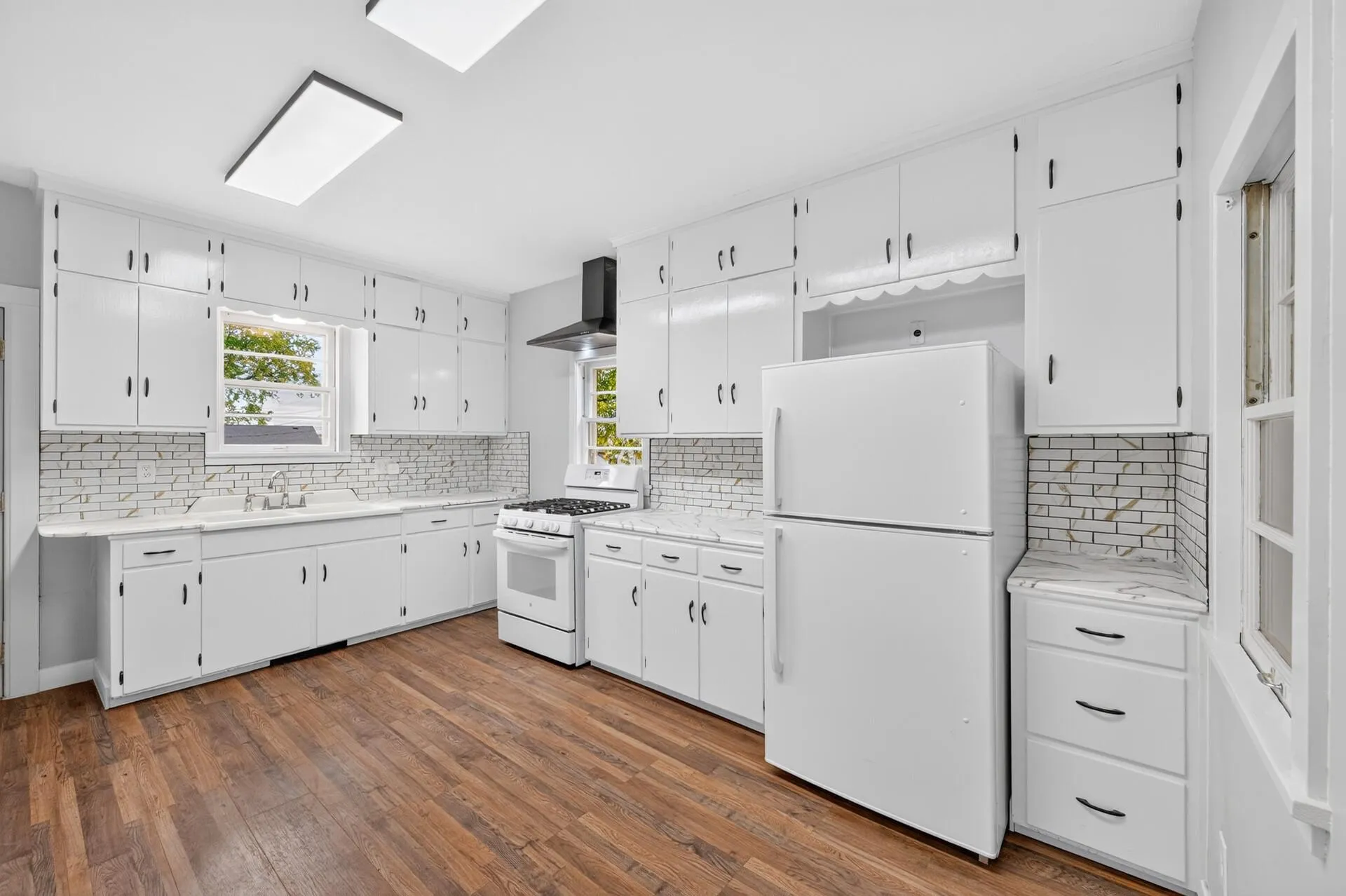 Photo 10 of 2631 5th E Avenue
