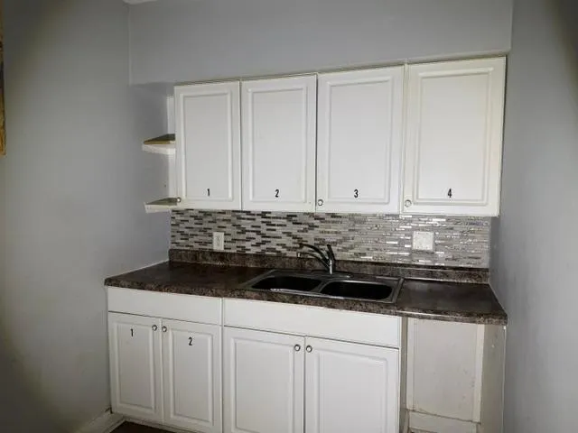 Photo 4 of 606 Cook E Avenue