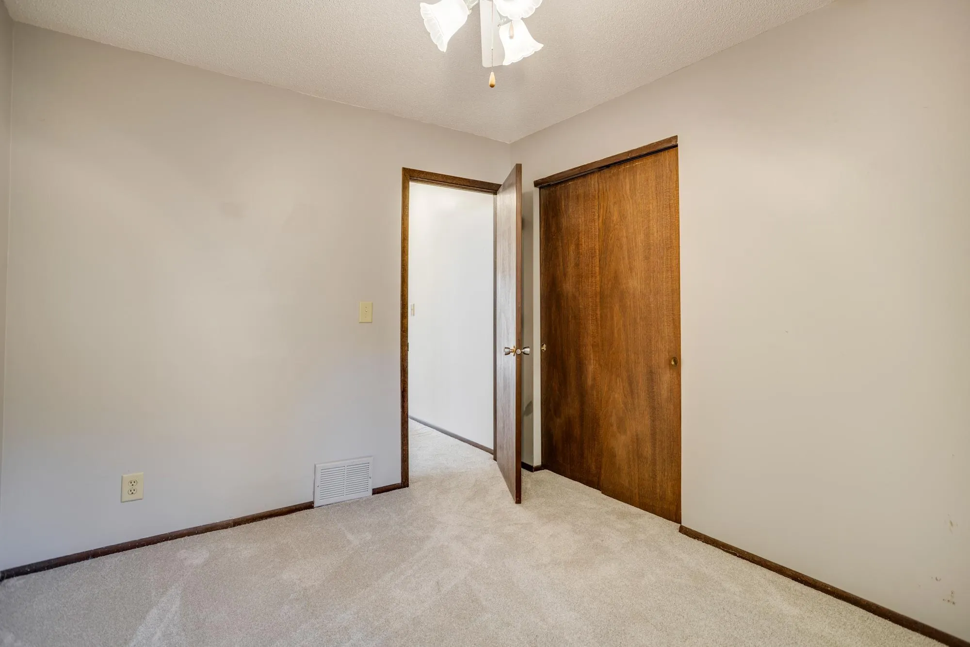 Photo 9 of 472 W Eagle Lake Drive