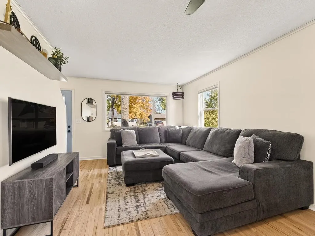 Photo 5 of 648 109th Nw Avenue