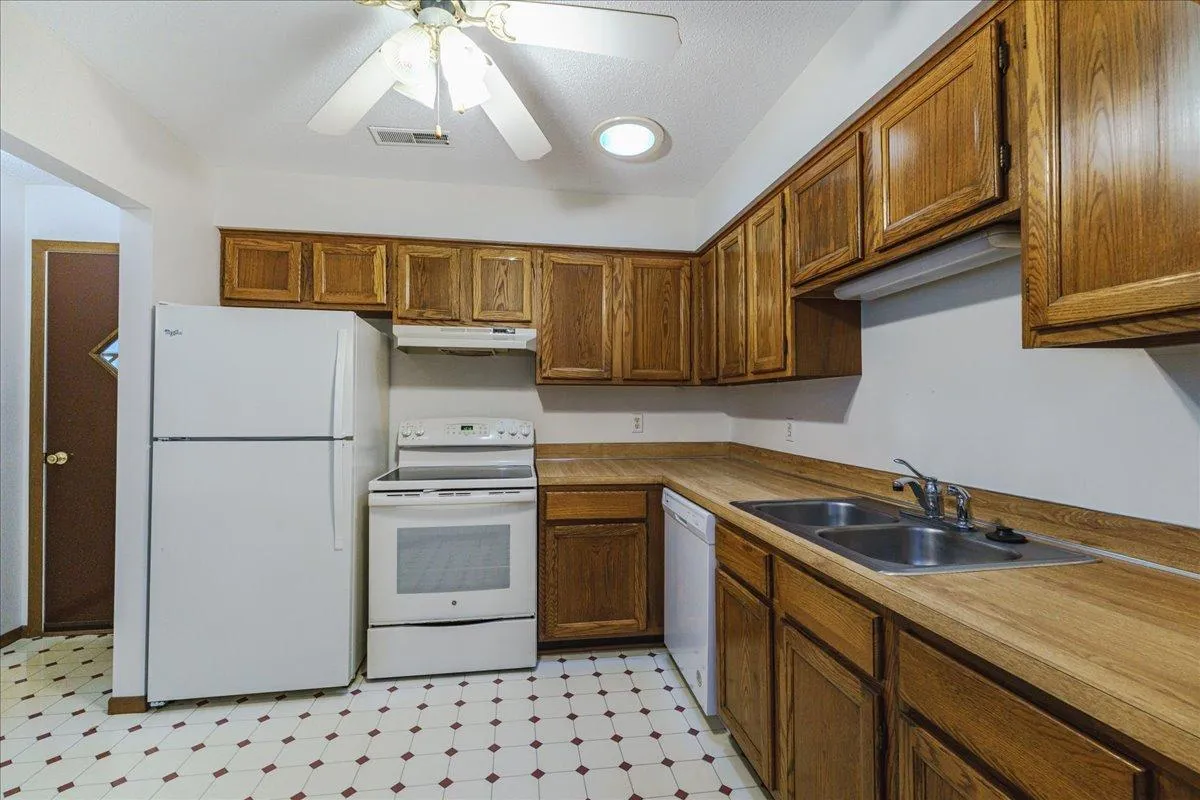 Photo 15 of 20300 Hunter Court