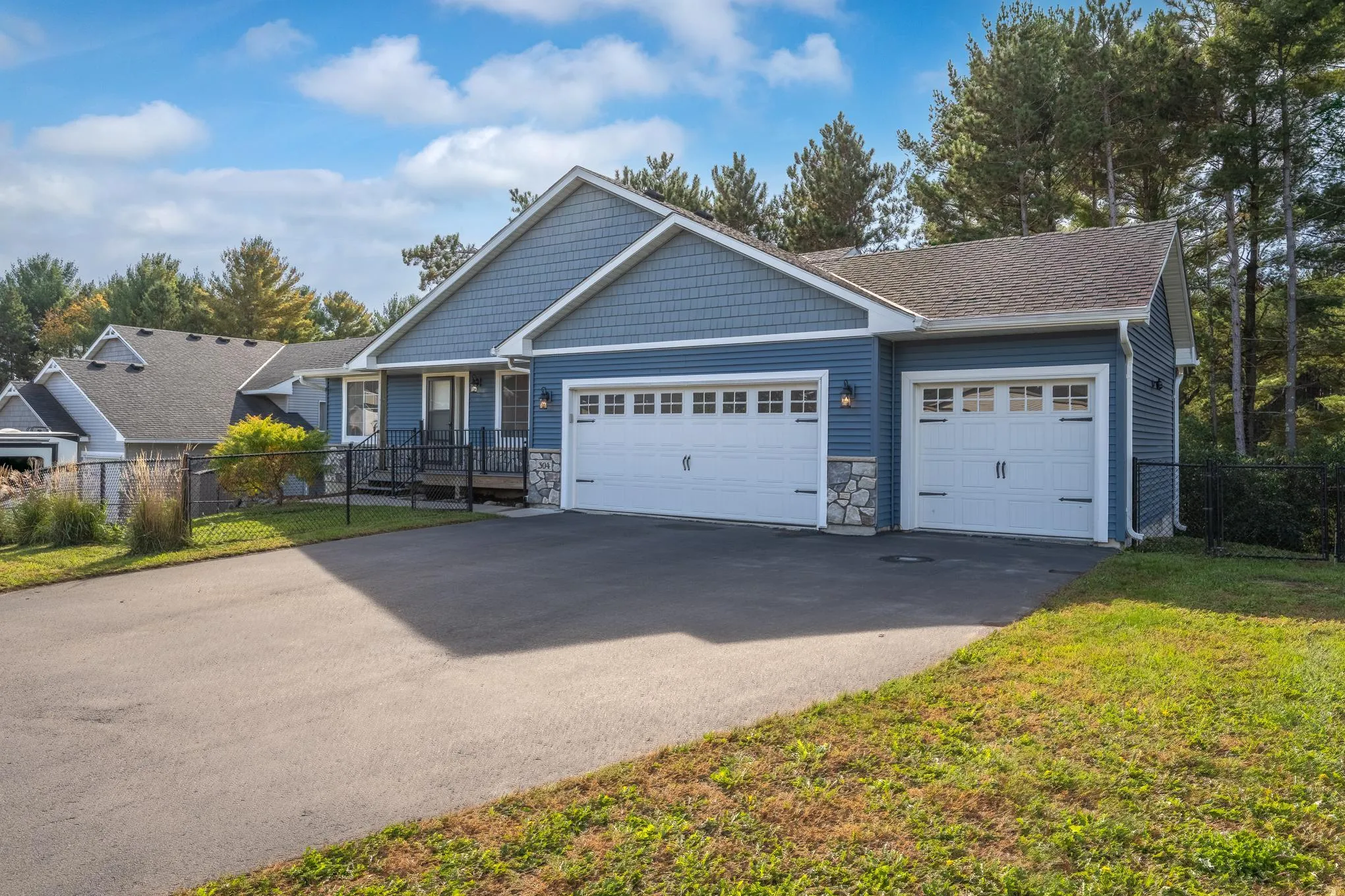 Photo 4 of 304 Evergreen Drive