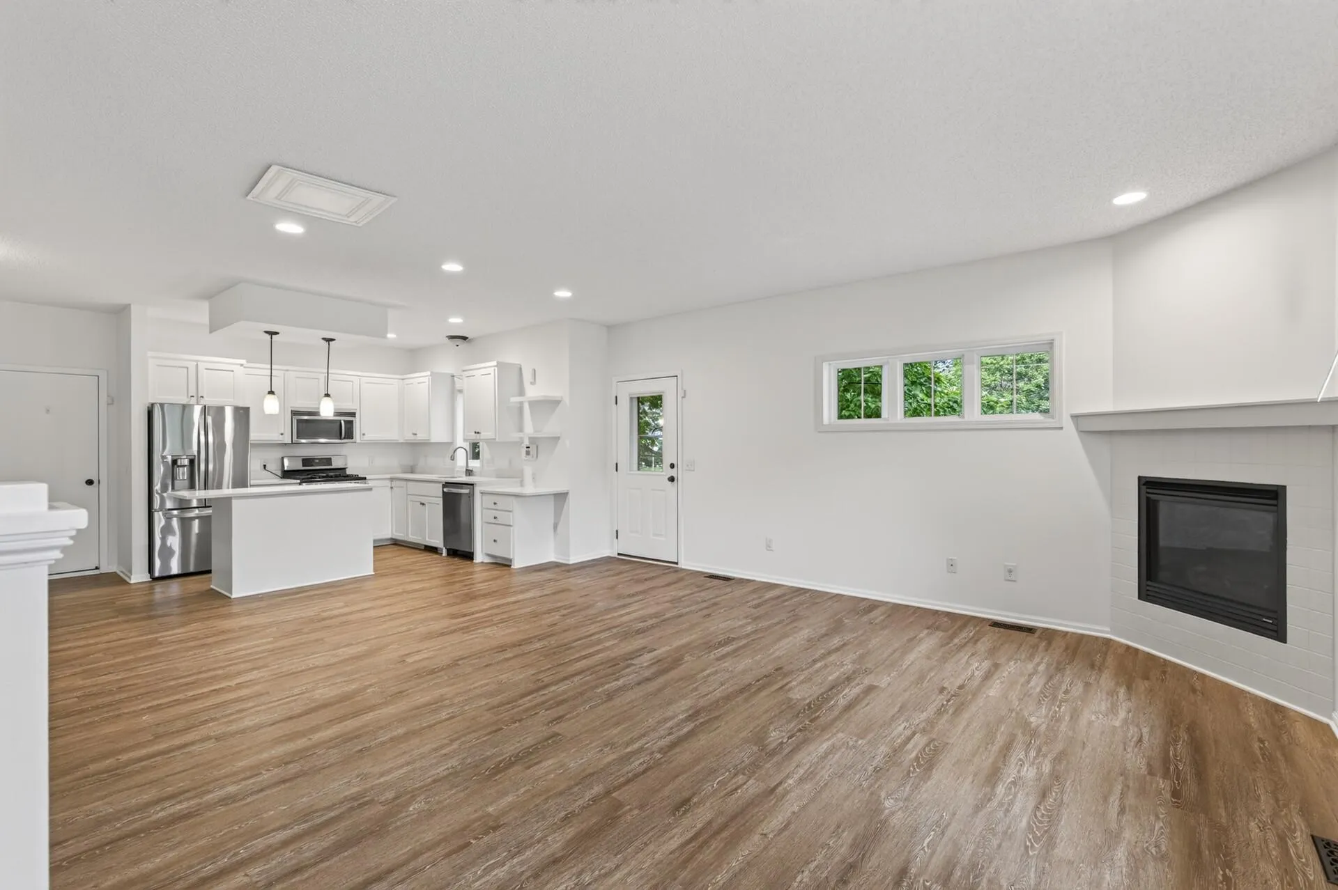 Photo 8 of 1548 Legacy E Parkway