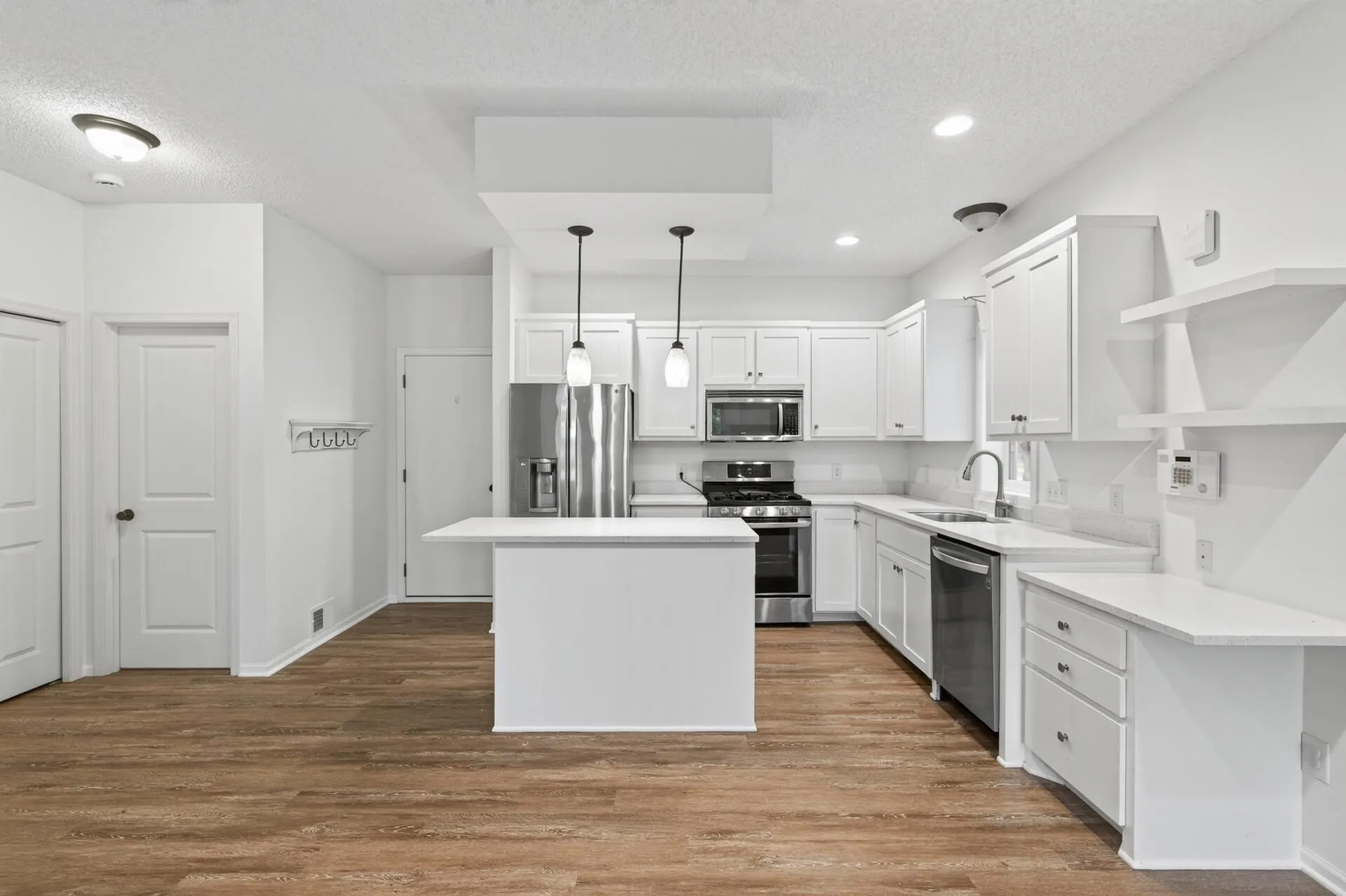Photo 7 of 1548 Legacy E Parkway