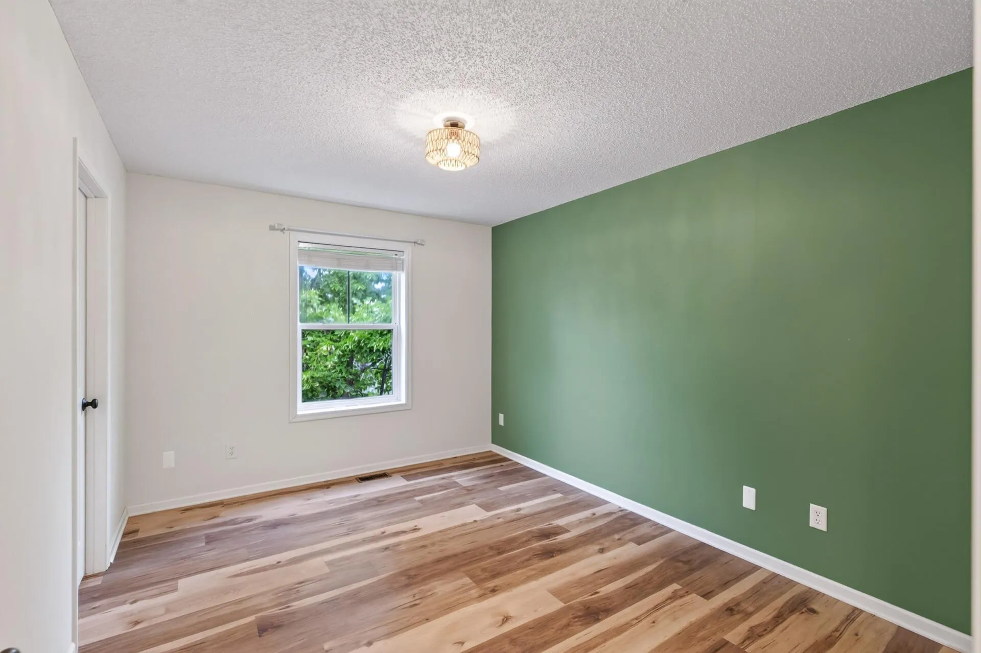 Photo 17 of 1548 Legacy E Parkway