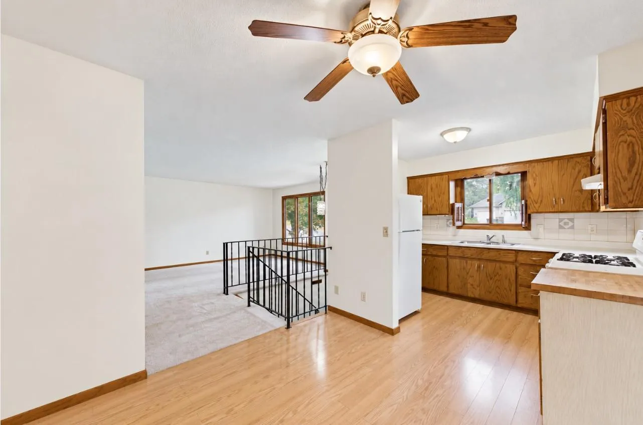 Photo 11 of 521 Warner S Avenue