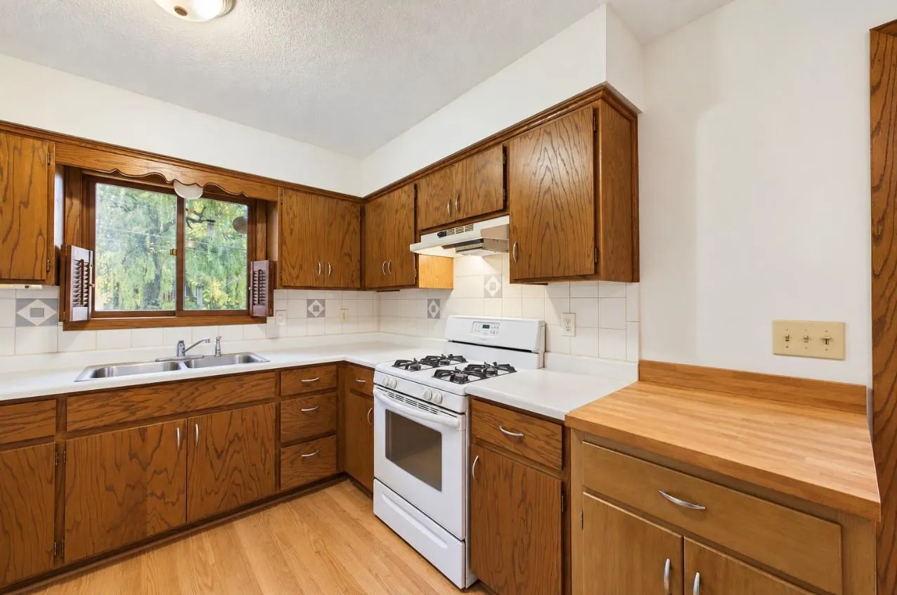 Photo 10 of 521 Warner S Avenue