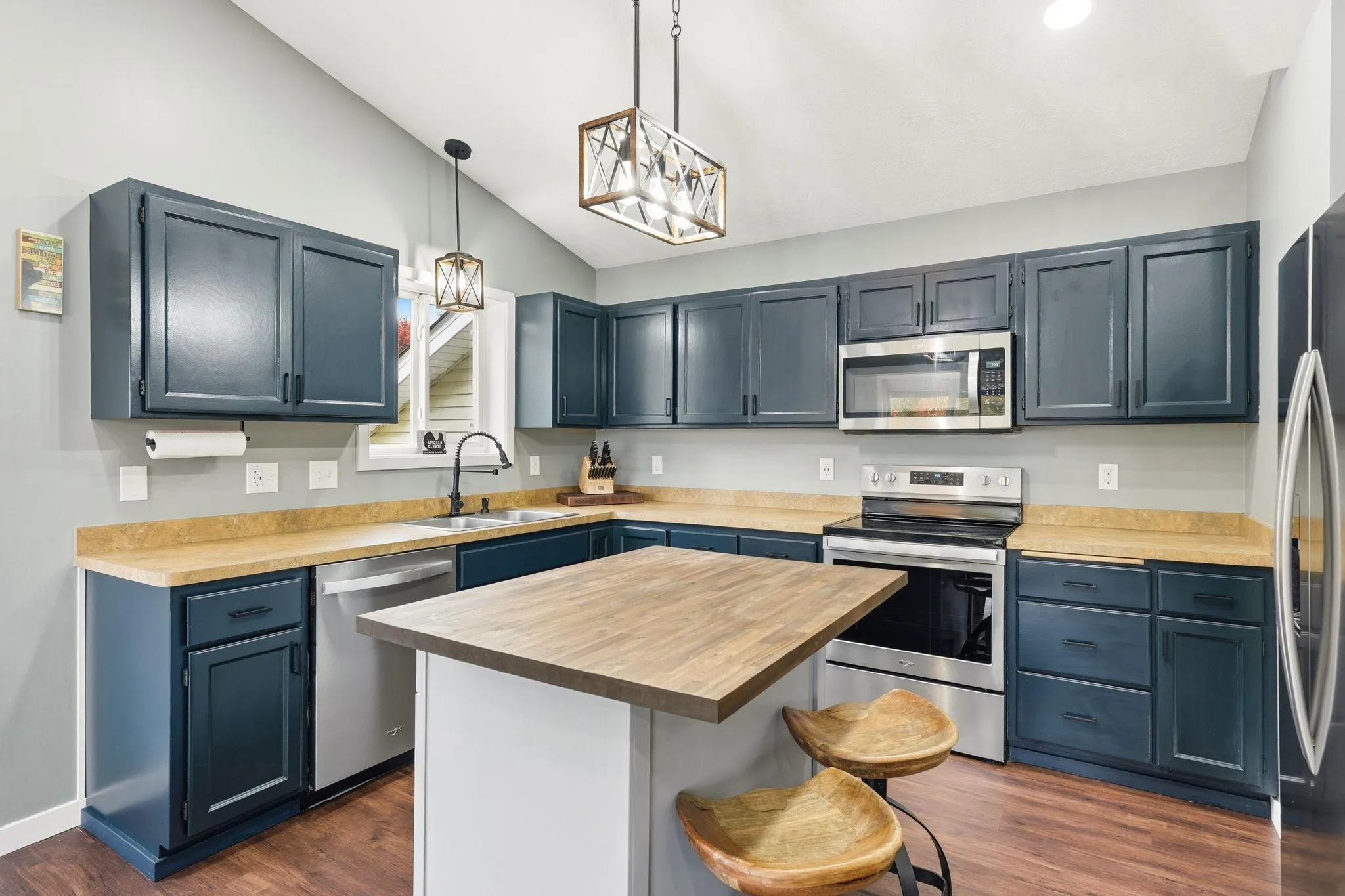 Photo 6 of 30530 Redding Avenue