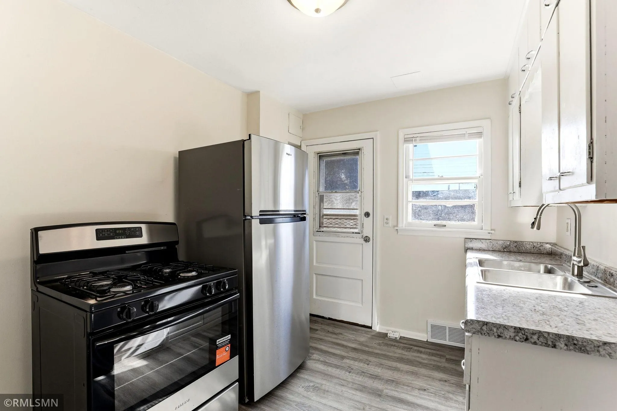 Photo 5 of 1498 Reaney E Avenue