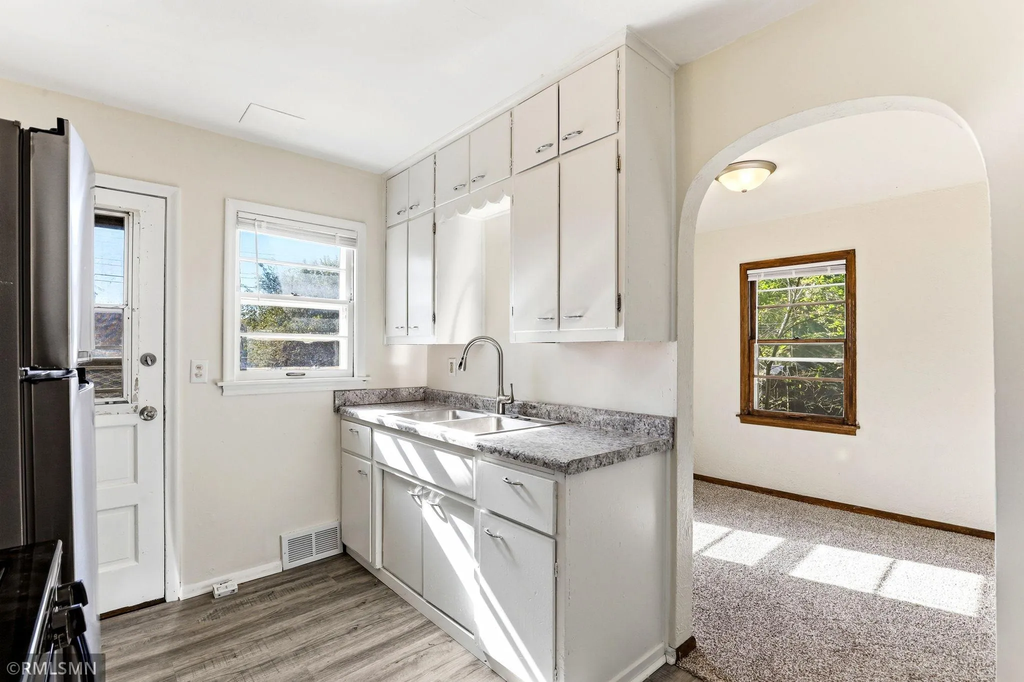 Photo 6 of 1498 Reaney E Avenue