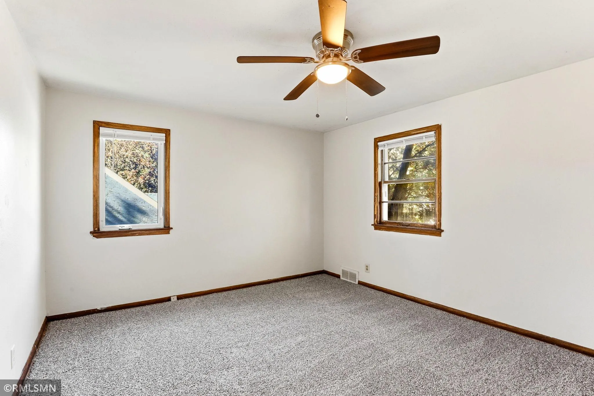 Photo 7 of 1498 Reaney E Avenue