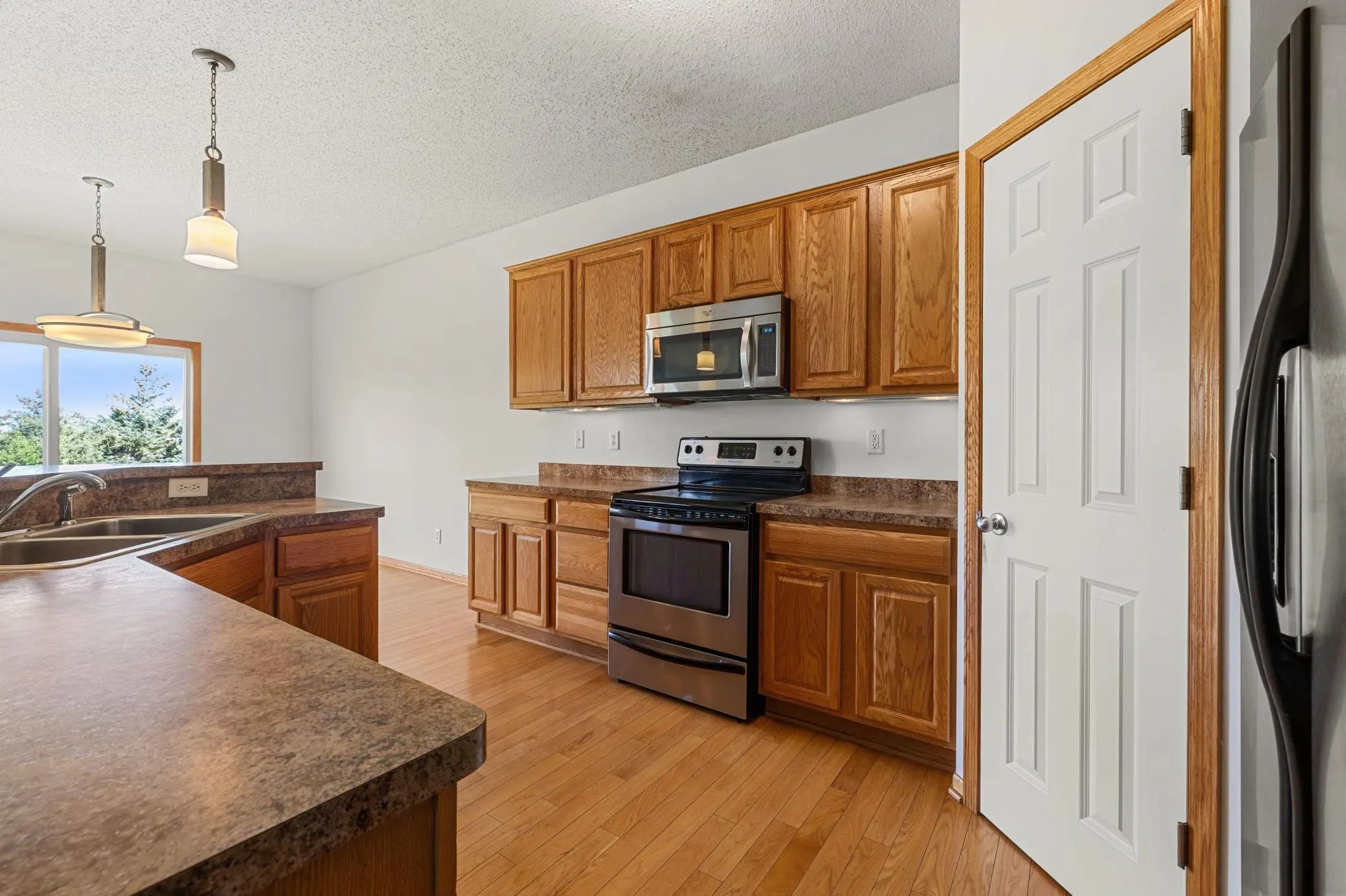 Photo 4 of 1096 Danube Avenue