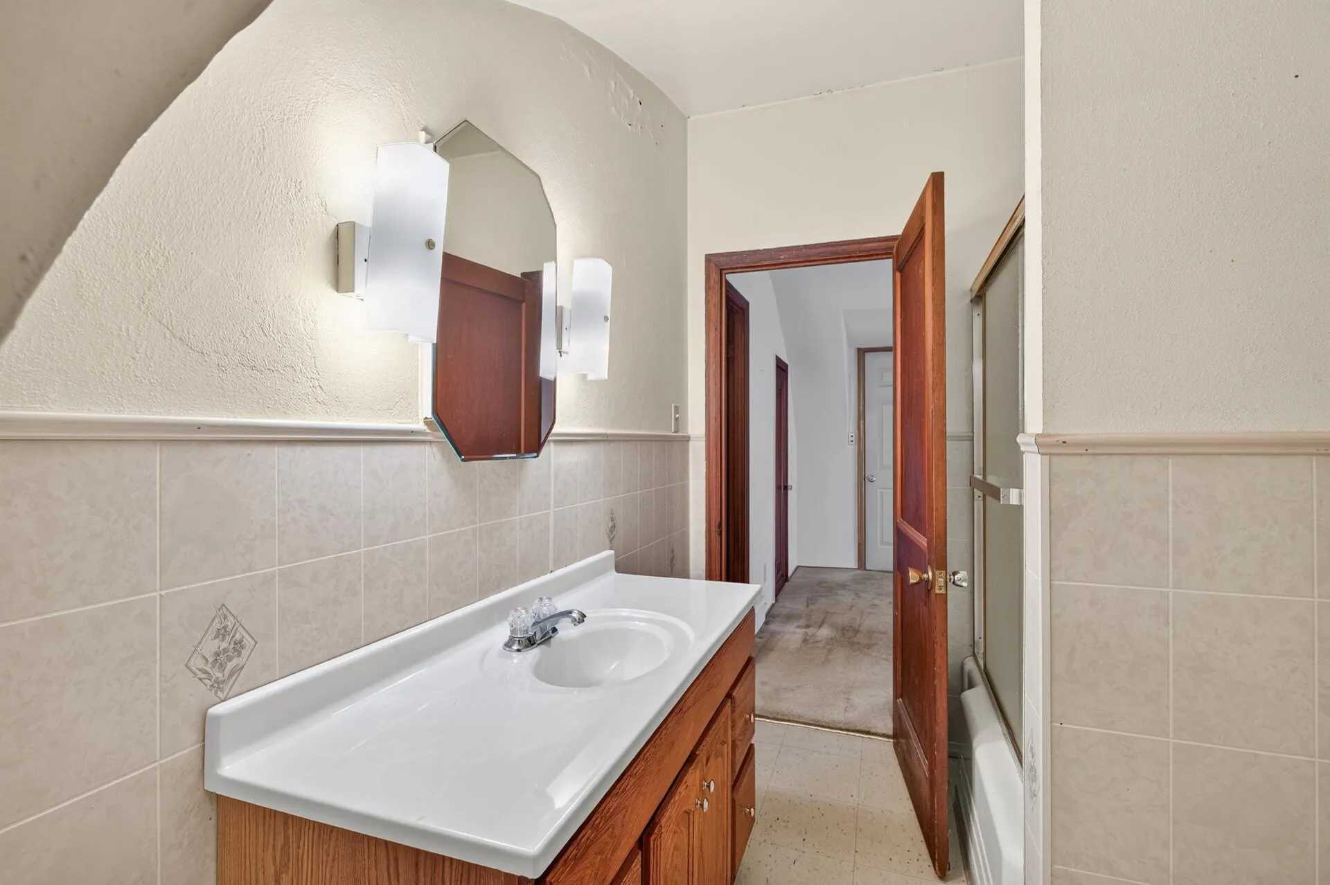 Photo 10 of 1046 Felix Street