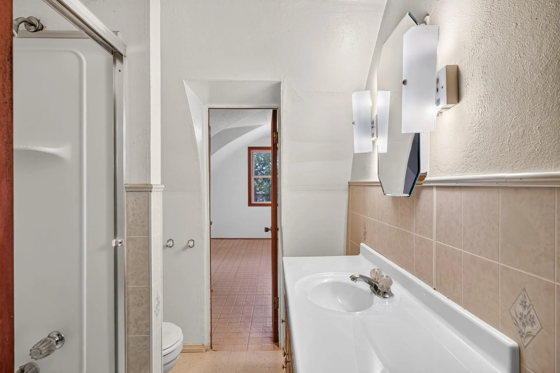Photo 11 of 1046 Felix Street